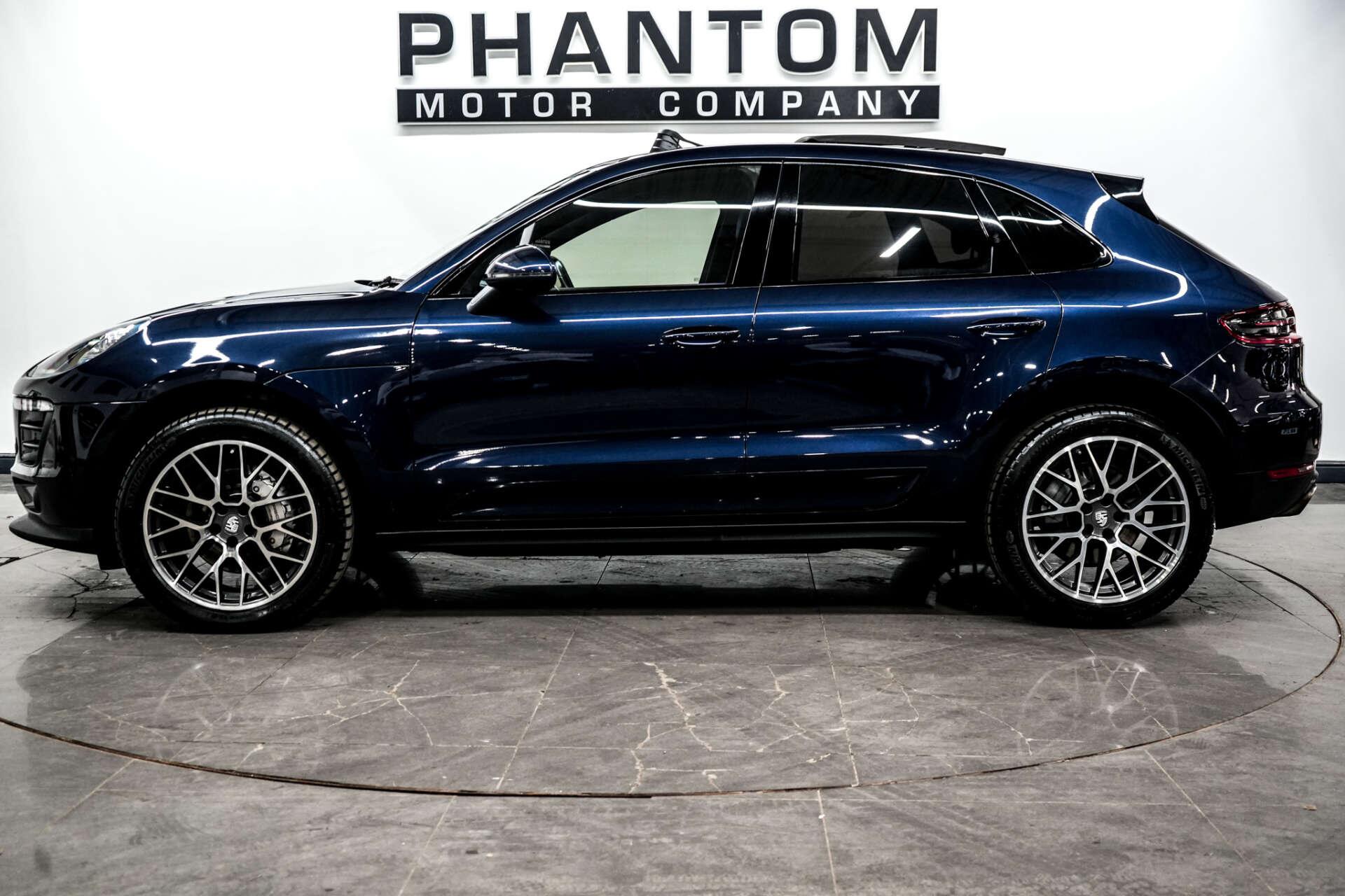 Porsche Macan view 3