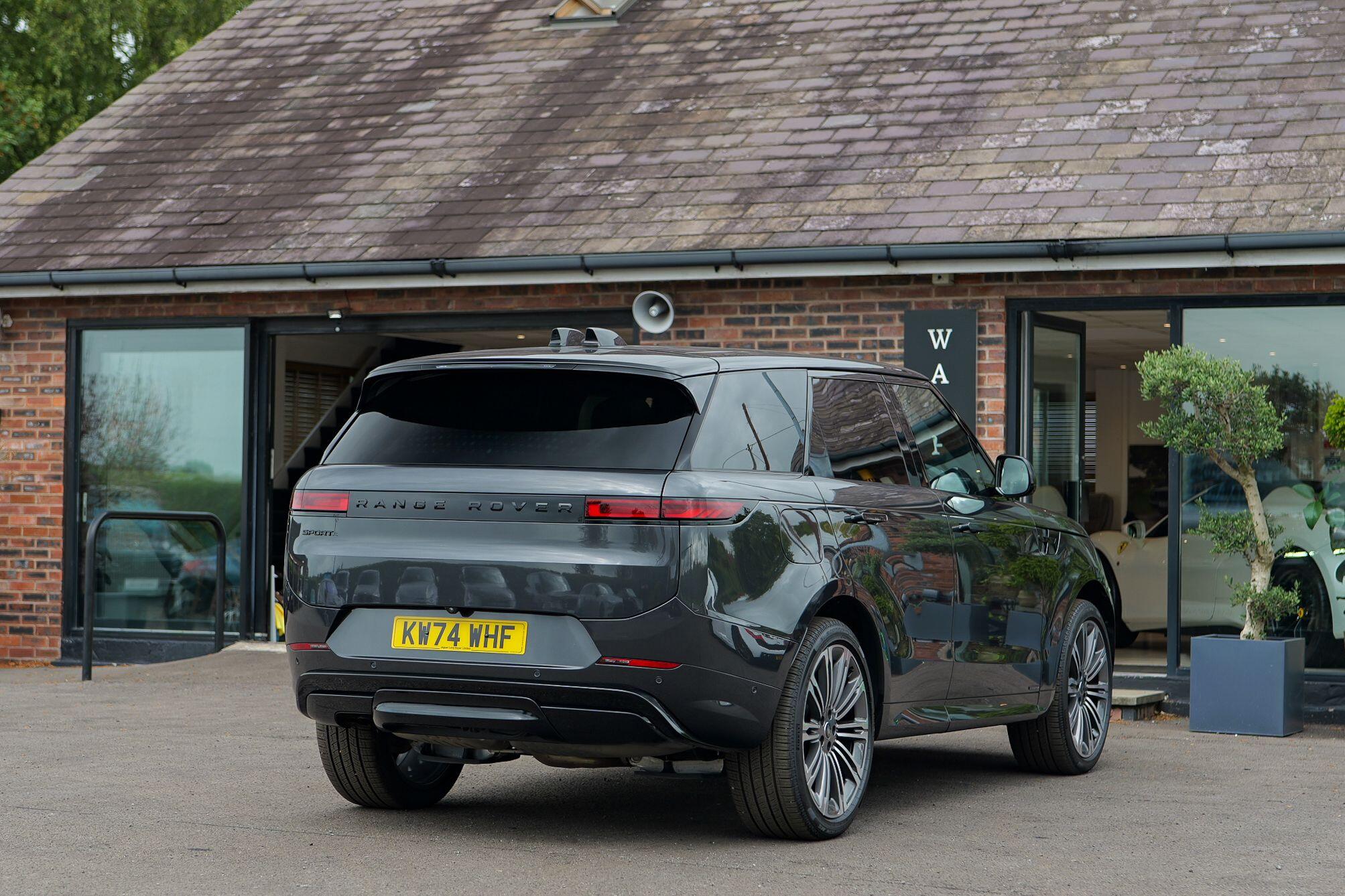 Land Rover Range Rover Sport view 4
