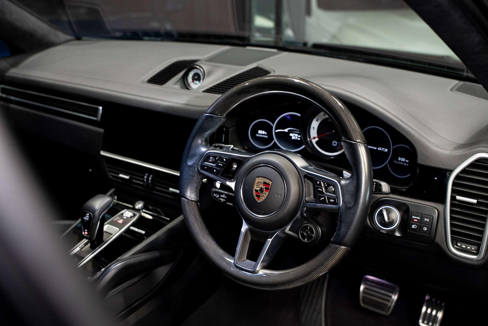 Porsche Cayenne view 10