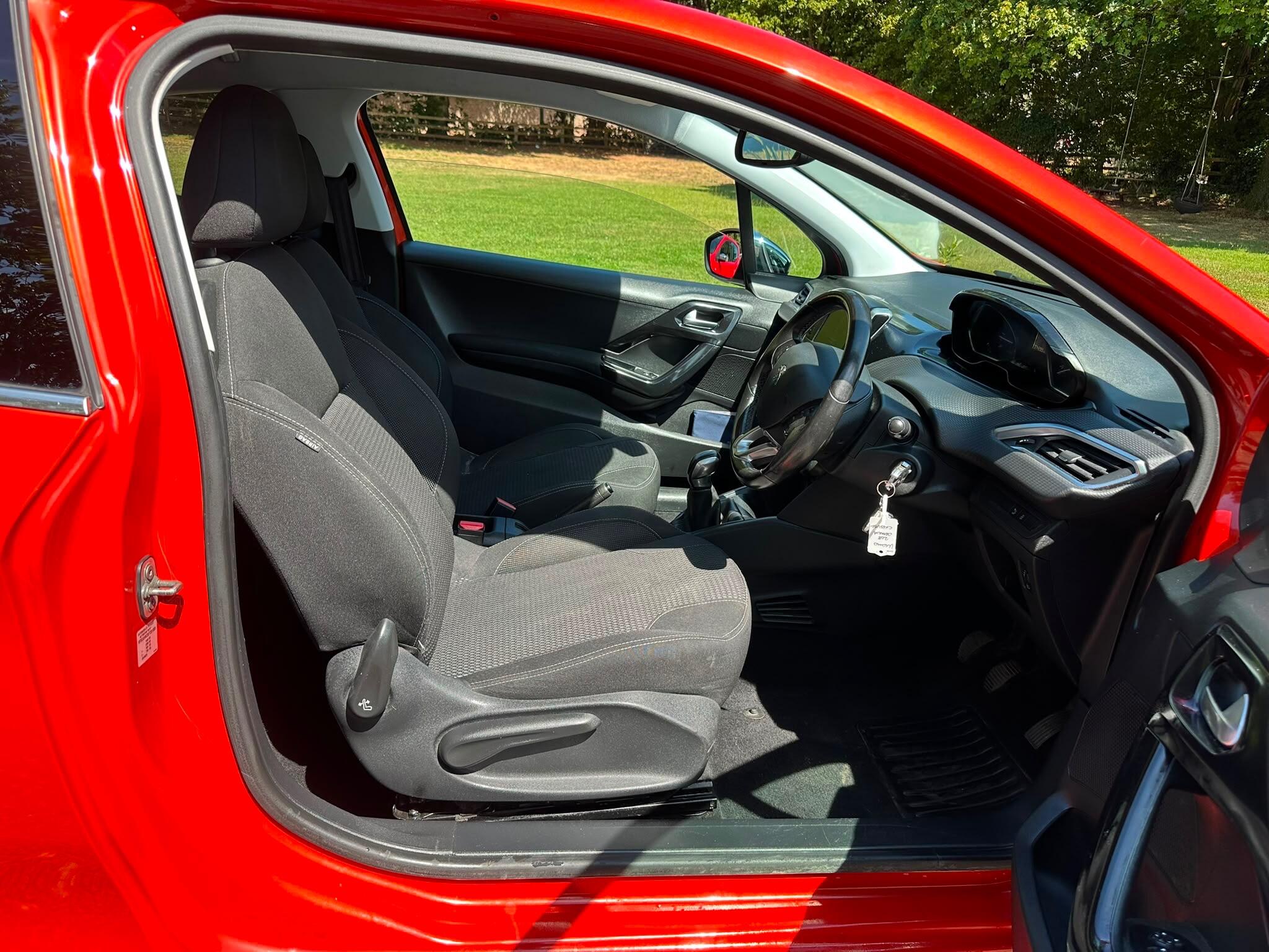 Peugeot 208 view 20