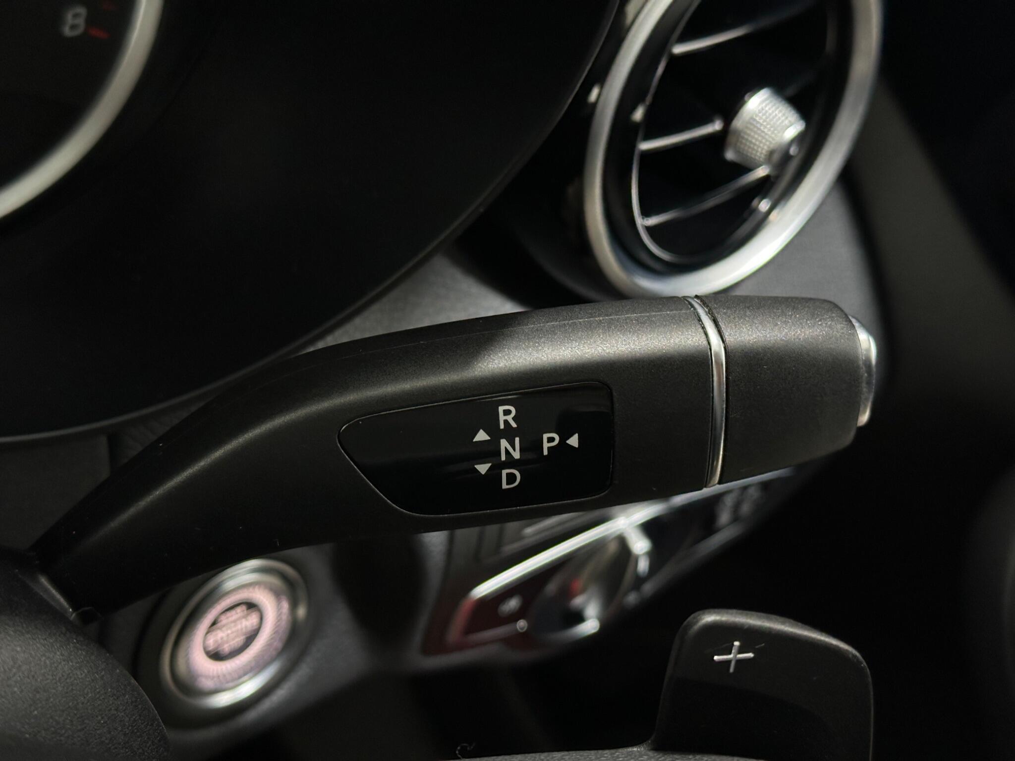 Mercedes-Benz C-Class view 17