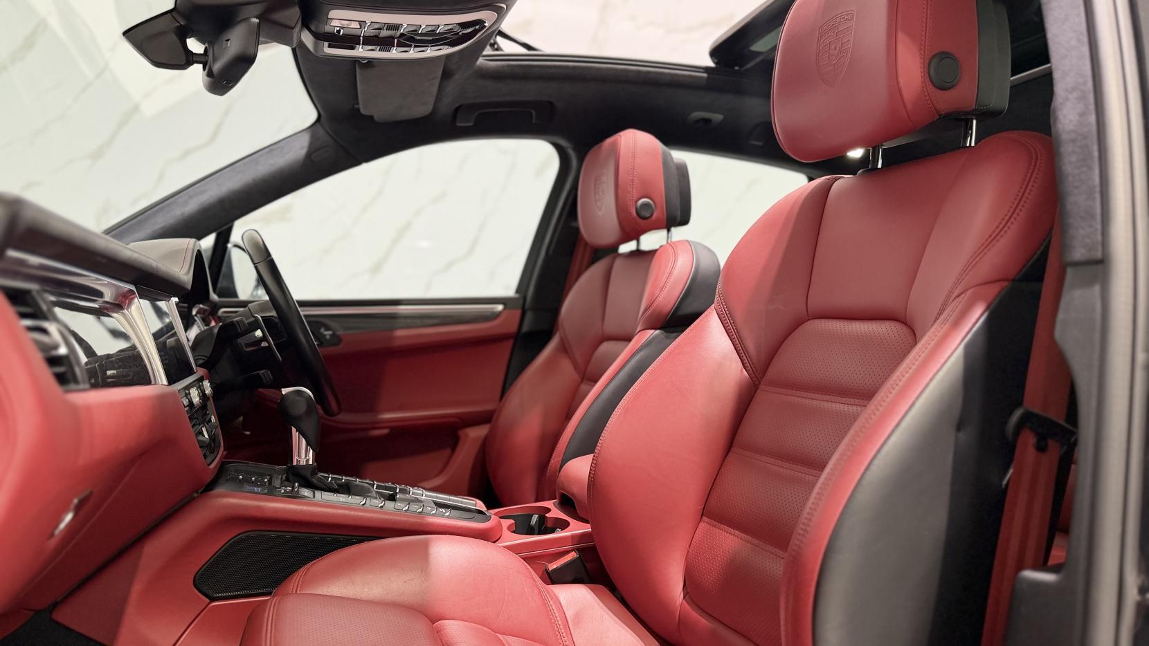 Porsche Macan view 26