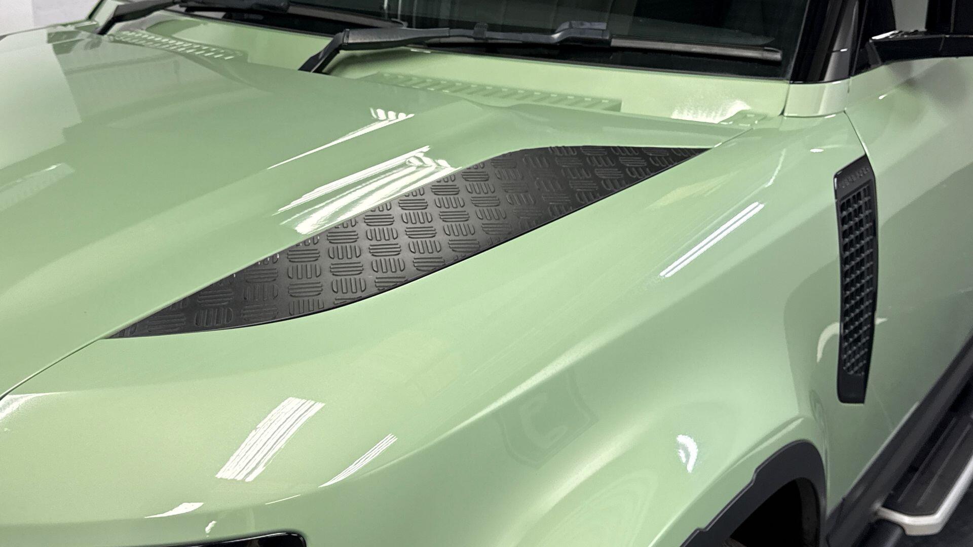 Land Rover Defender view 20