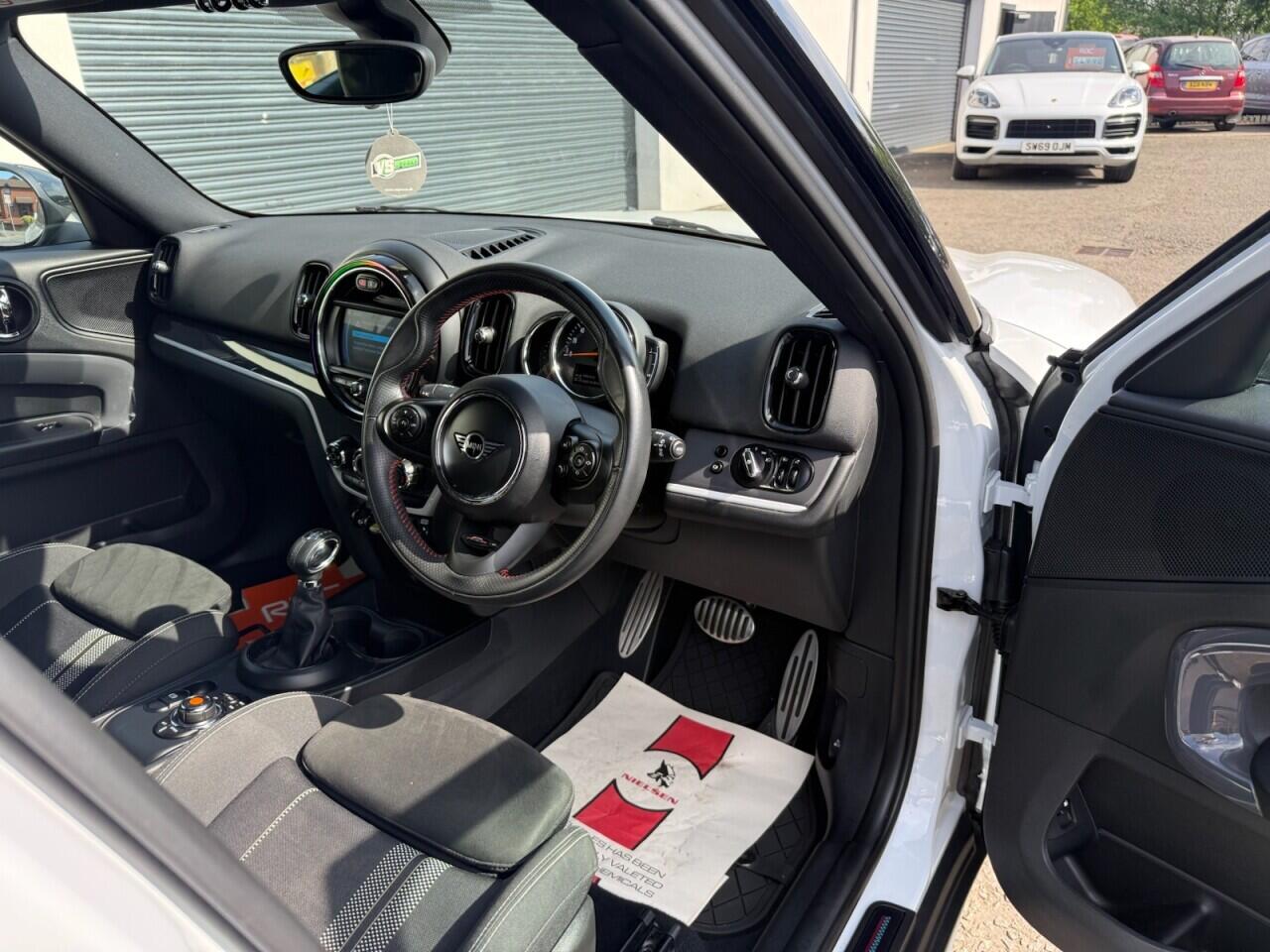MINI Countryman view 10