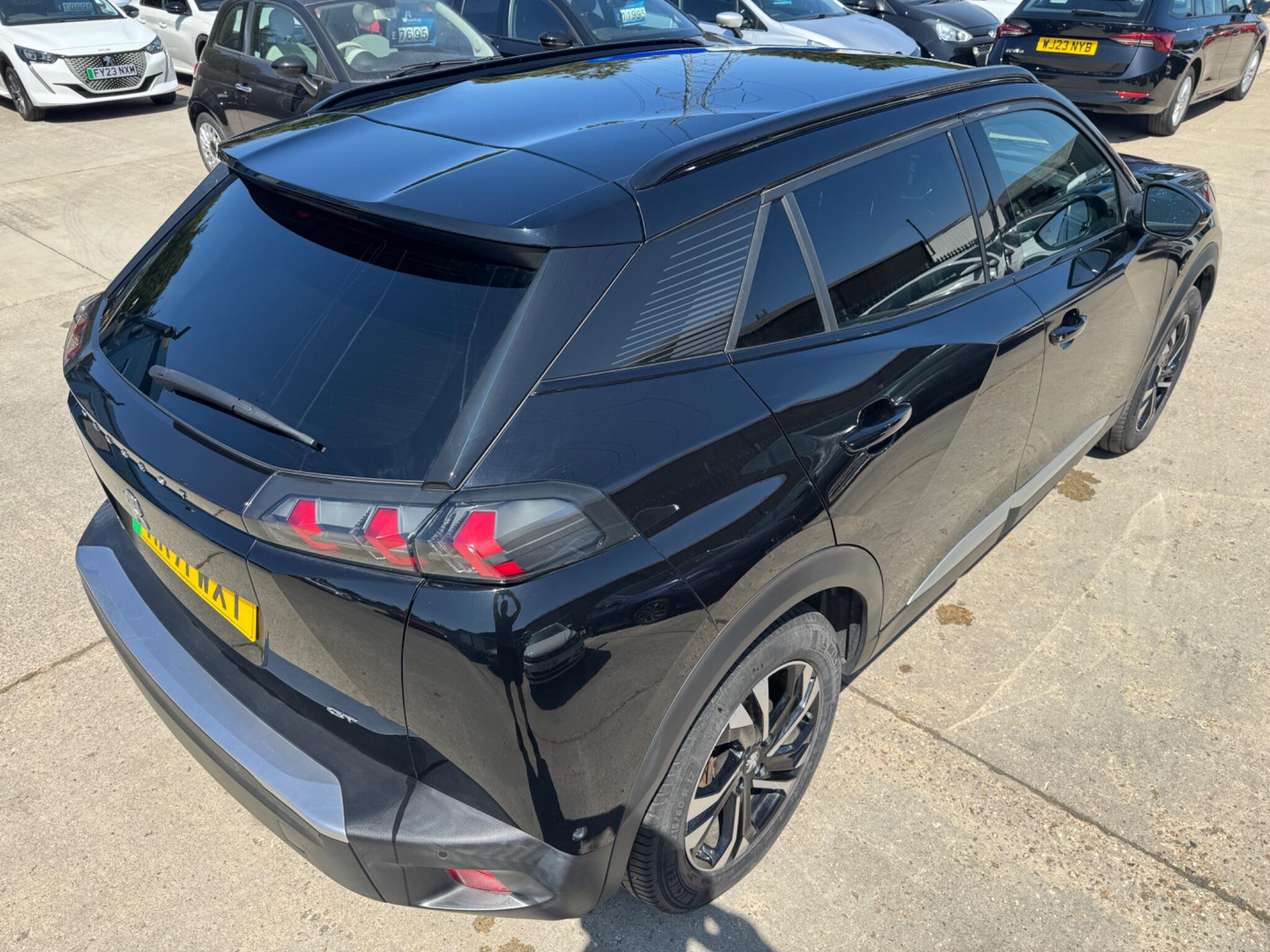 Peugeot E-2008 view 14