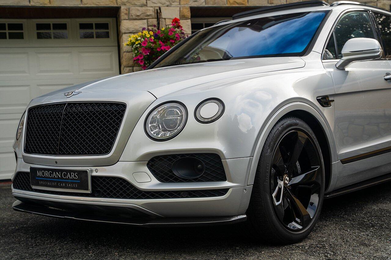 Bentley Bentayga view 32