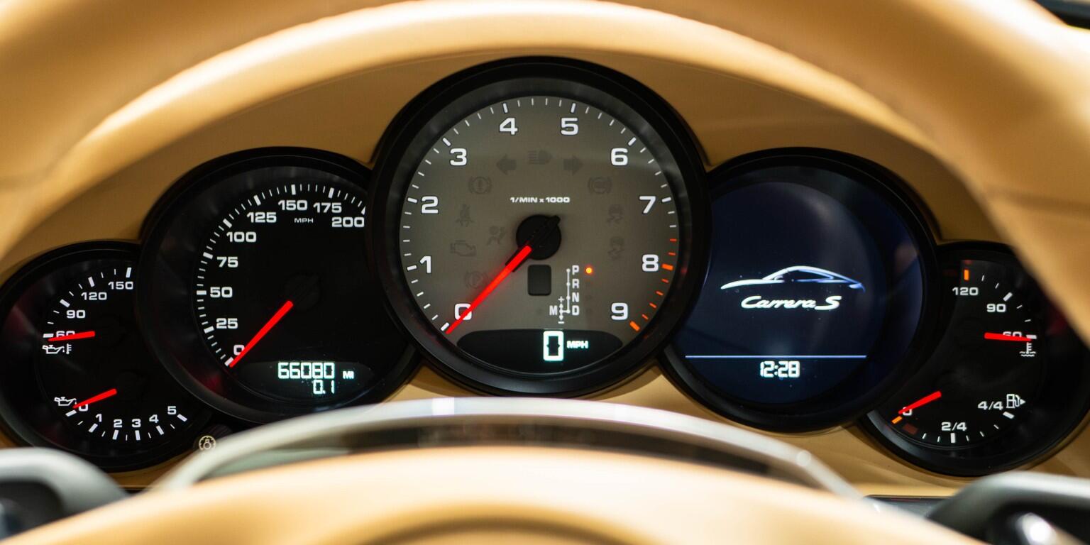 Porsche 911 view 32