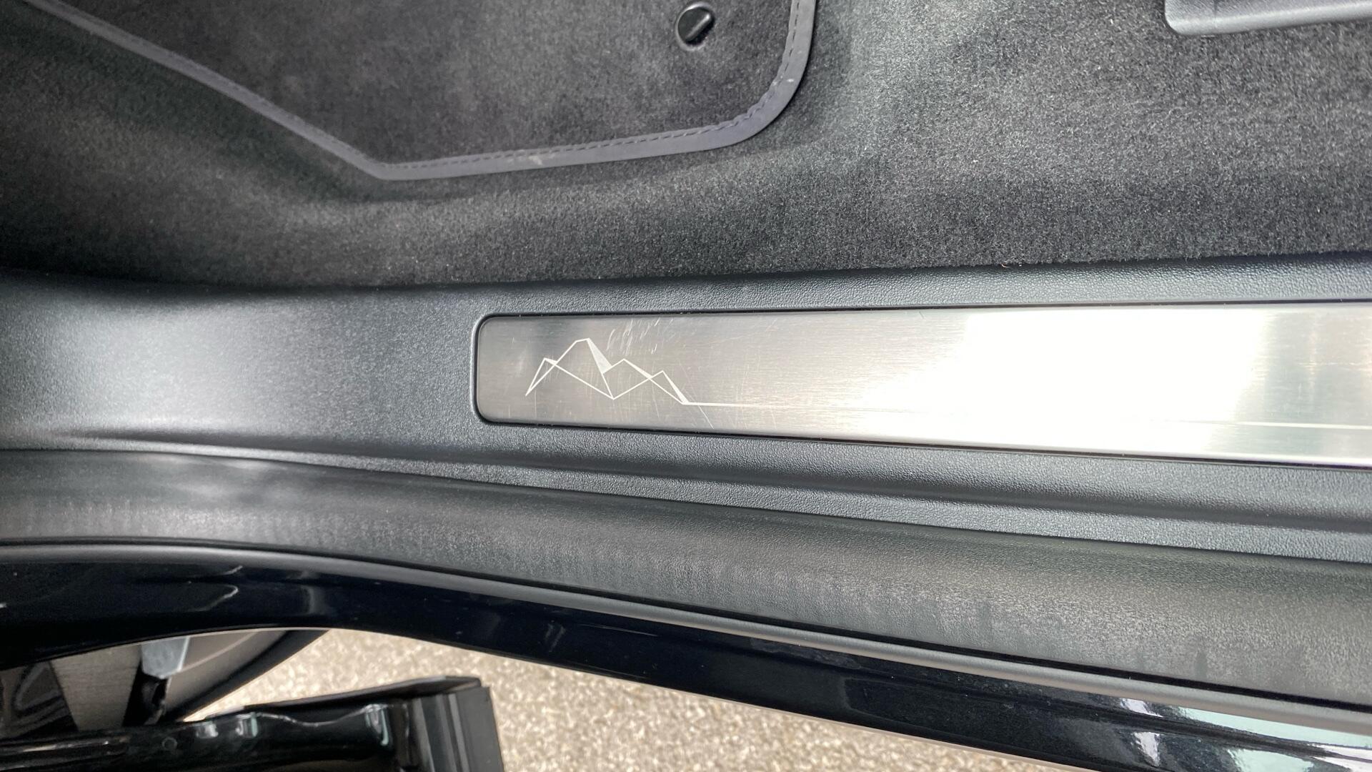 Land Rover Discovery Sport view 29