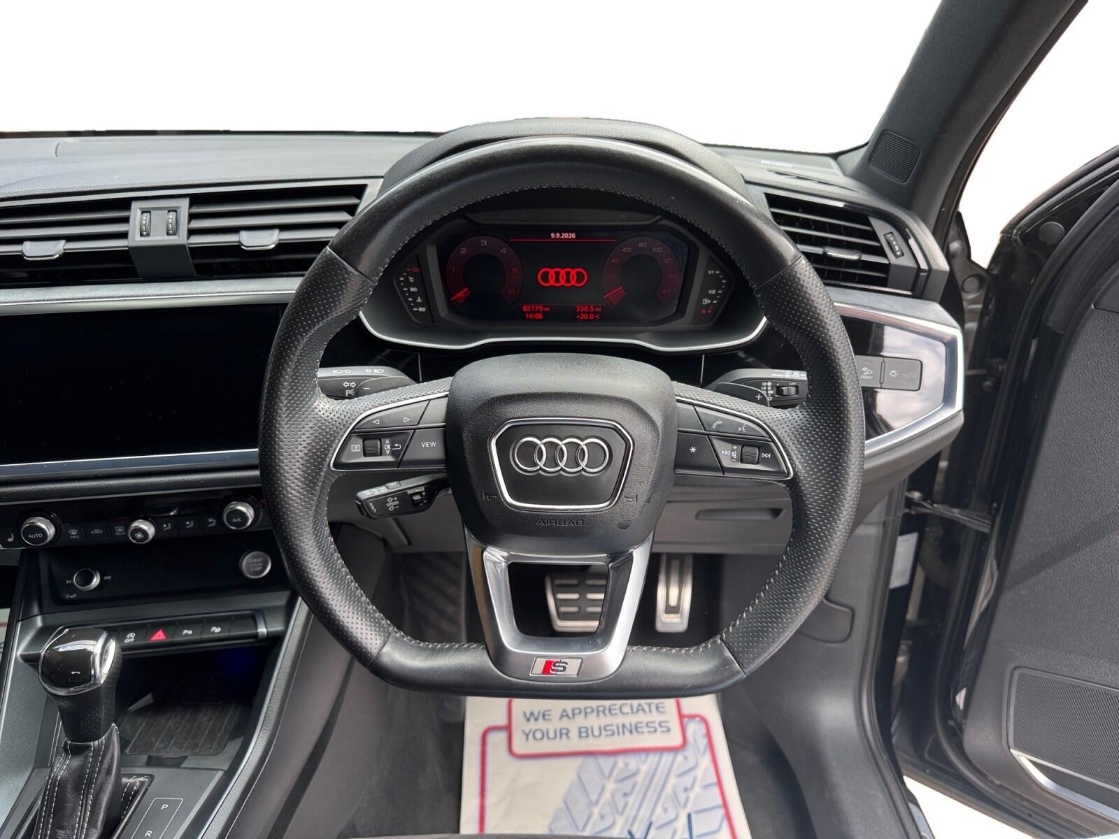 Audi Q3 view 23