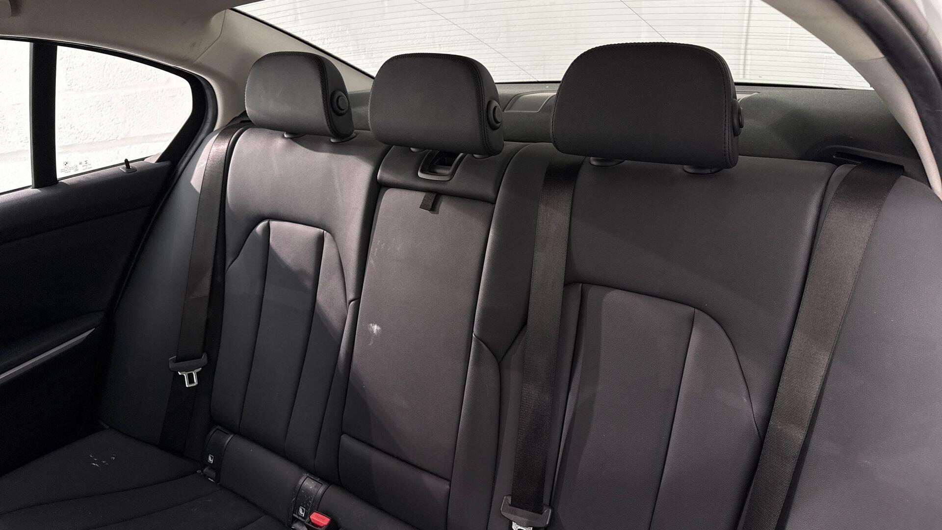 BMW 3 Series view 12
