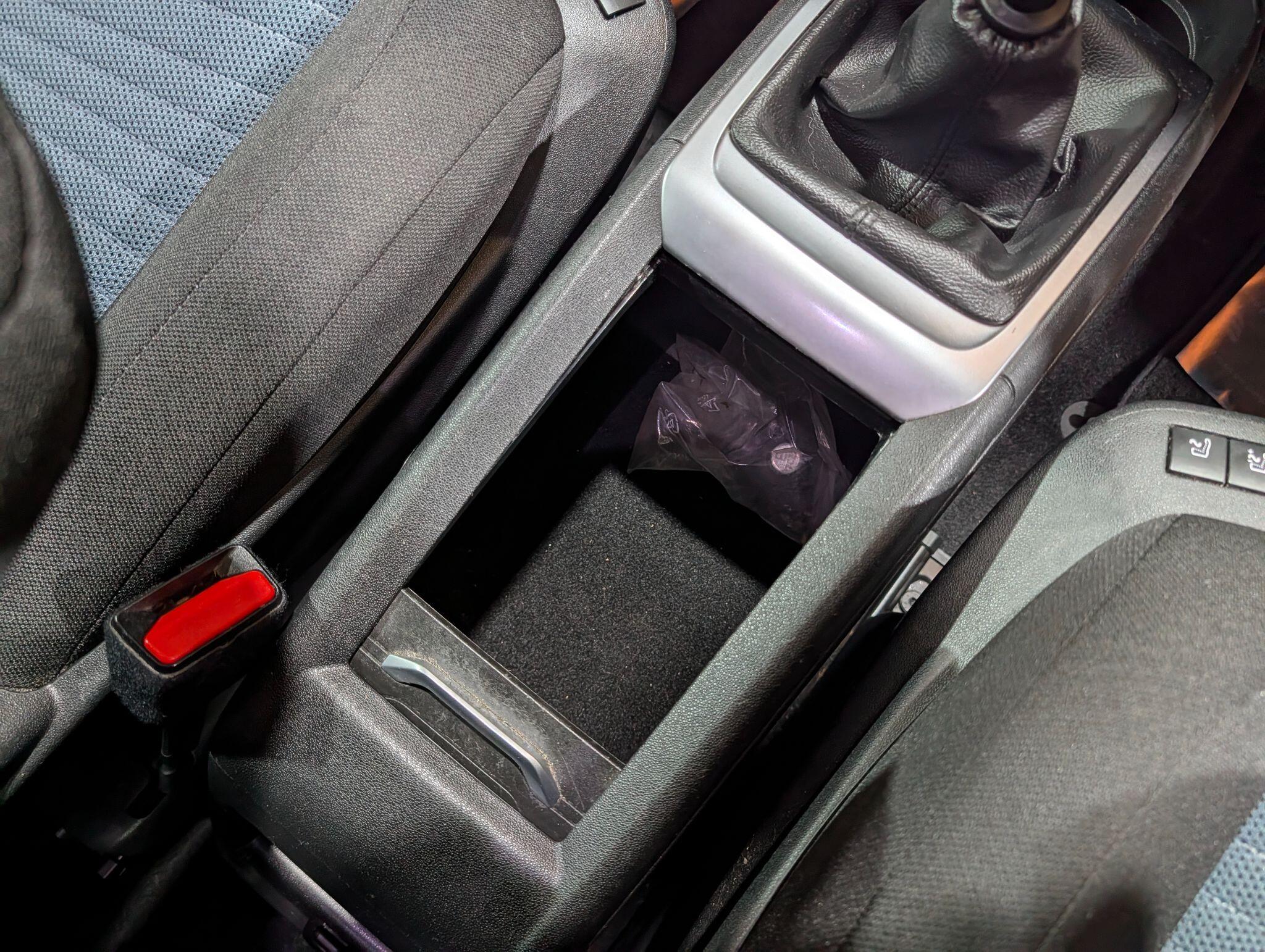 Citroen Grand C4 Picasso view 17