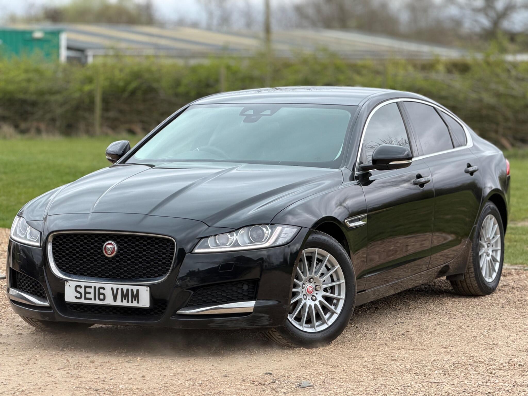 2016 Jaguar XF 2.0d Prestige Auto Euro 6 (s/s) 4dr image 3
