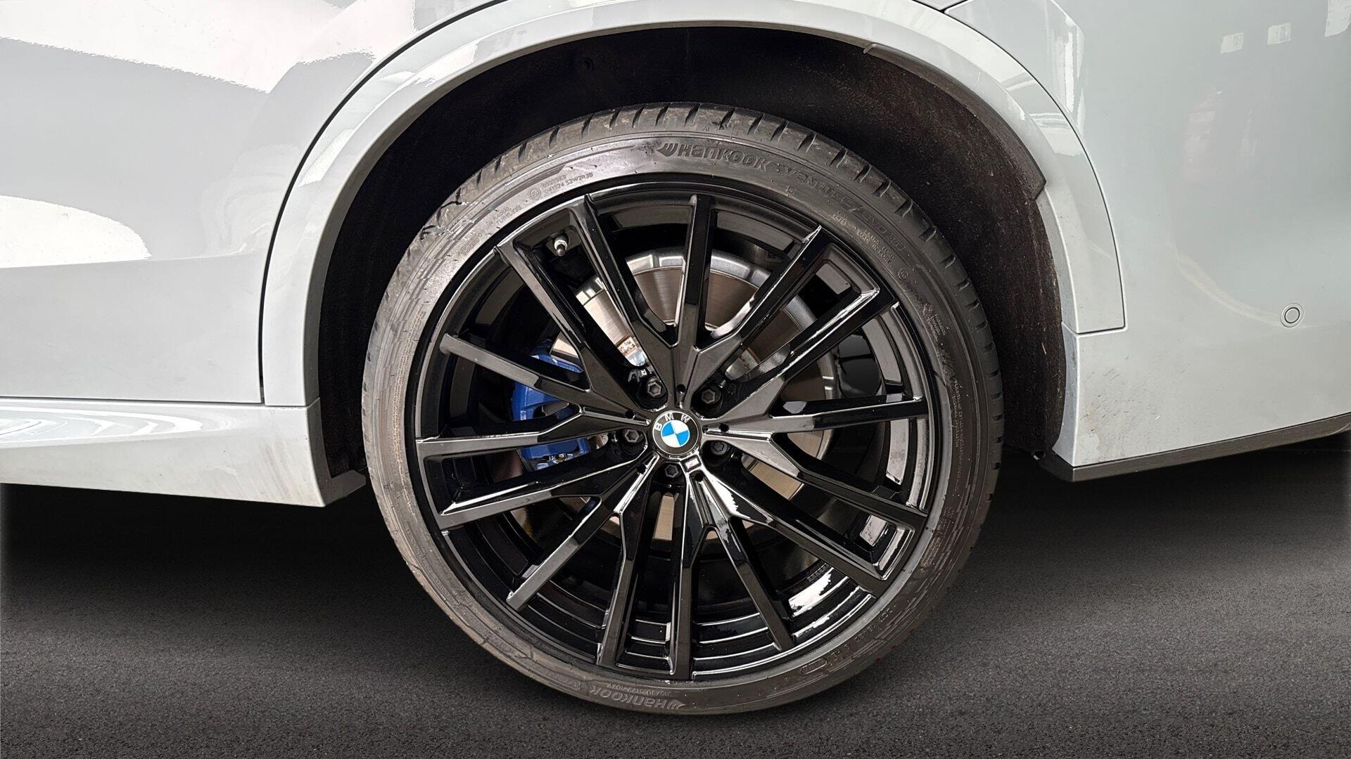 BMW X5 view 14