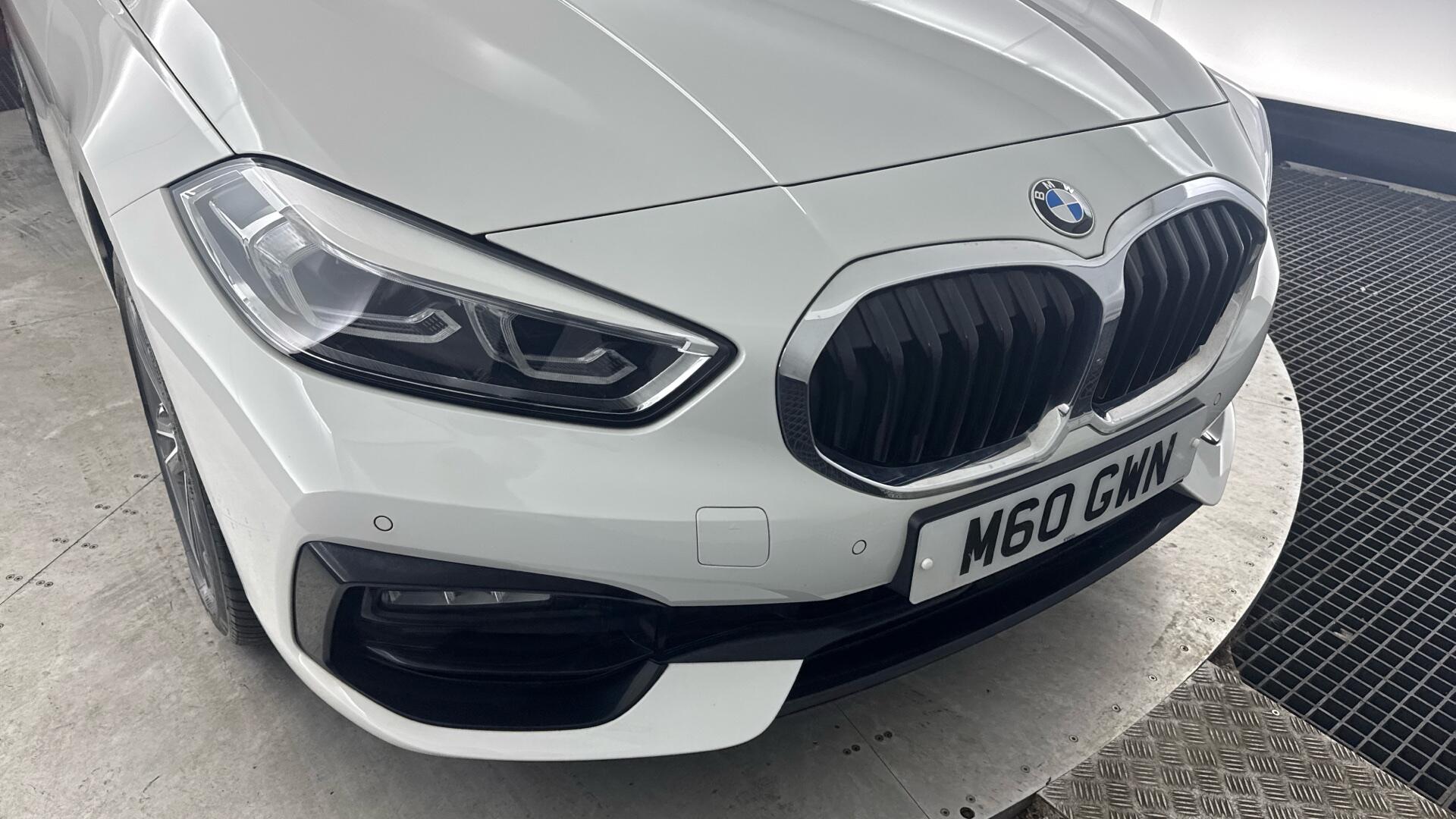 BMW 1 Series view 22