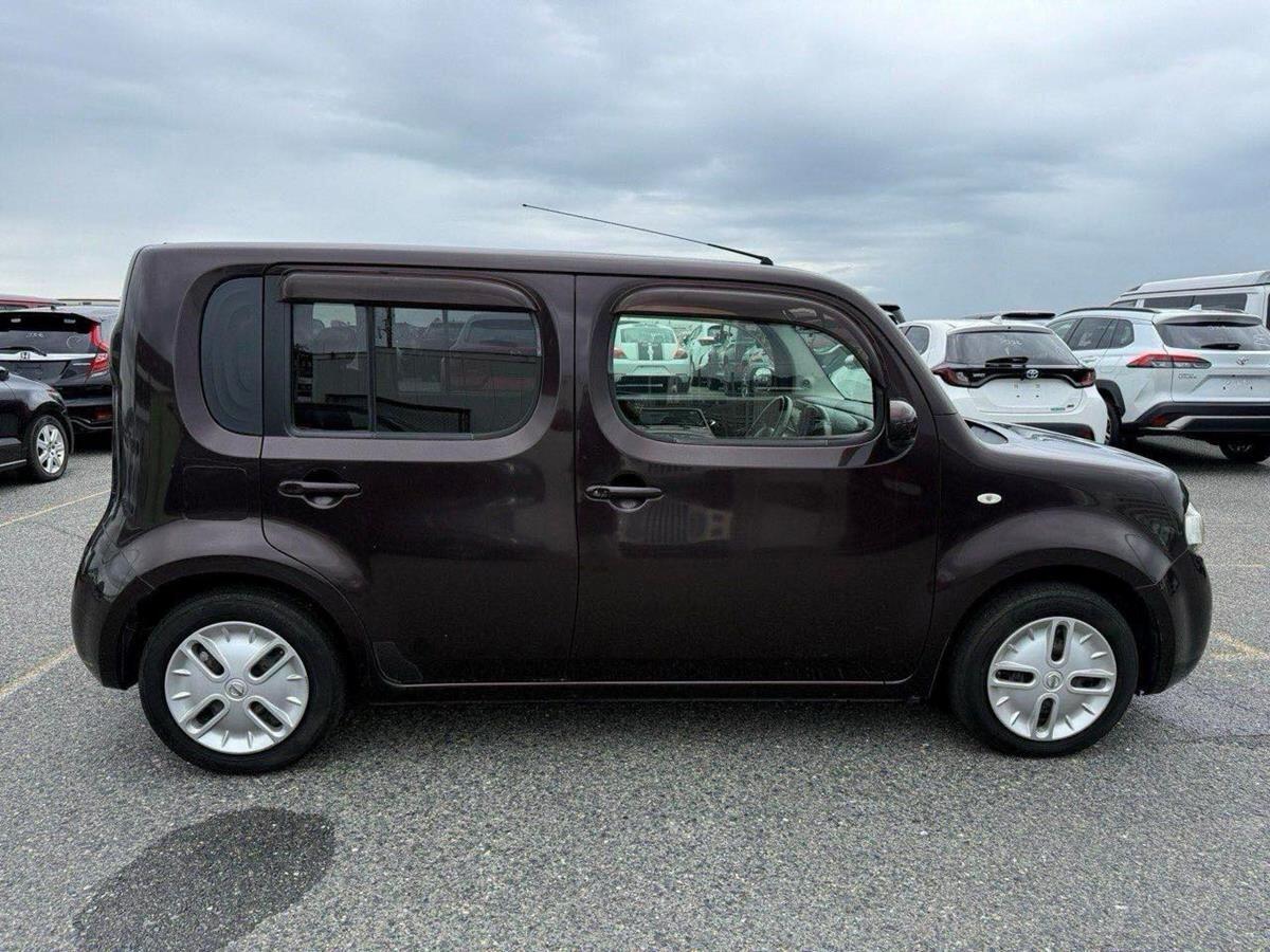 Nissan Cube view 10