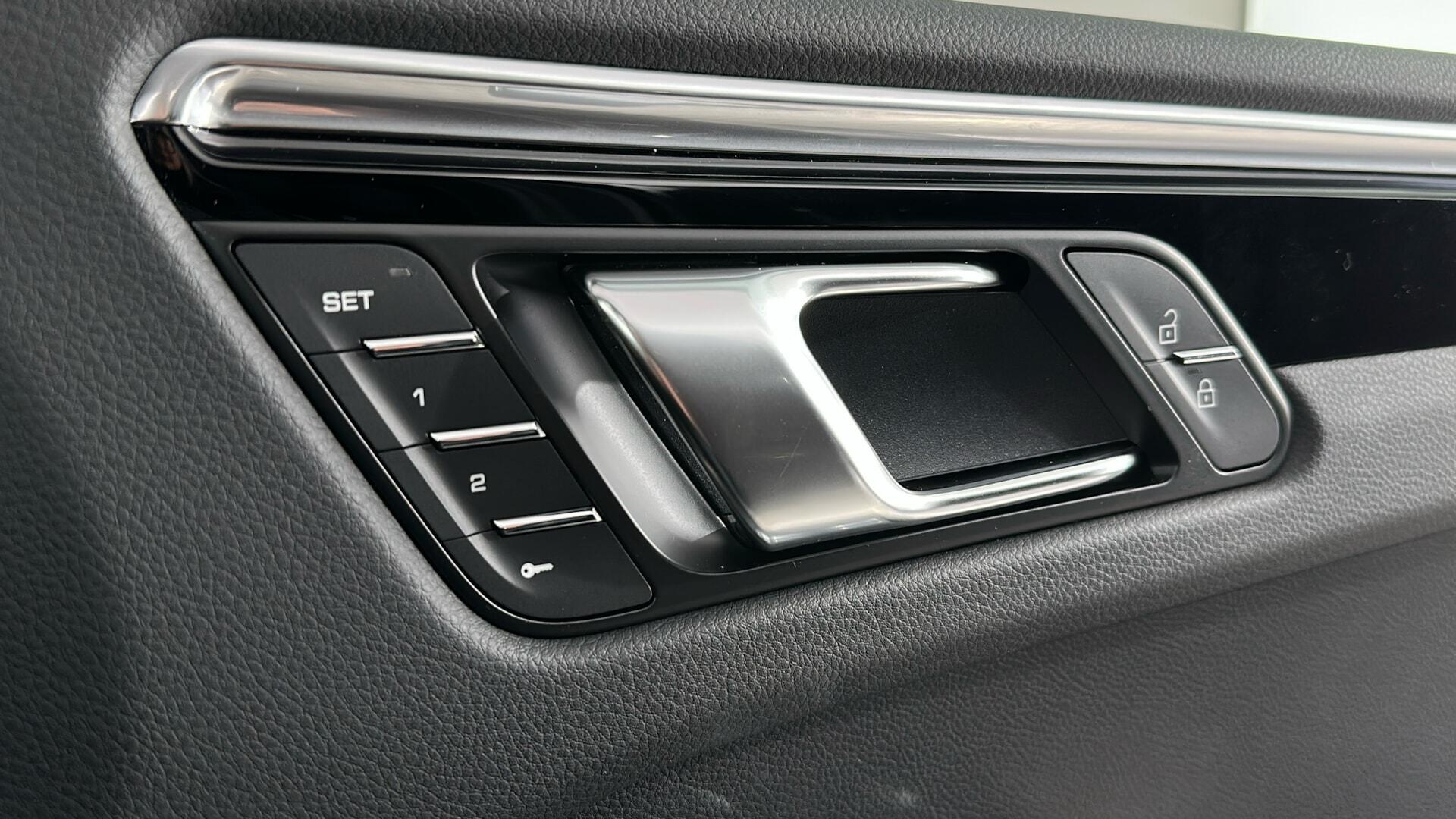 Porsche Macan view 20