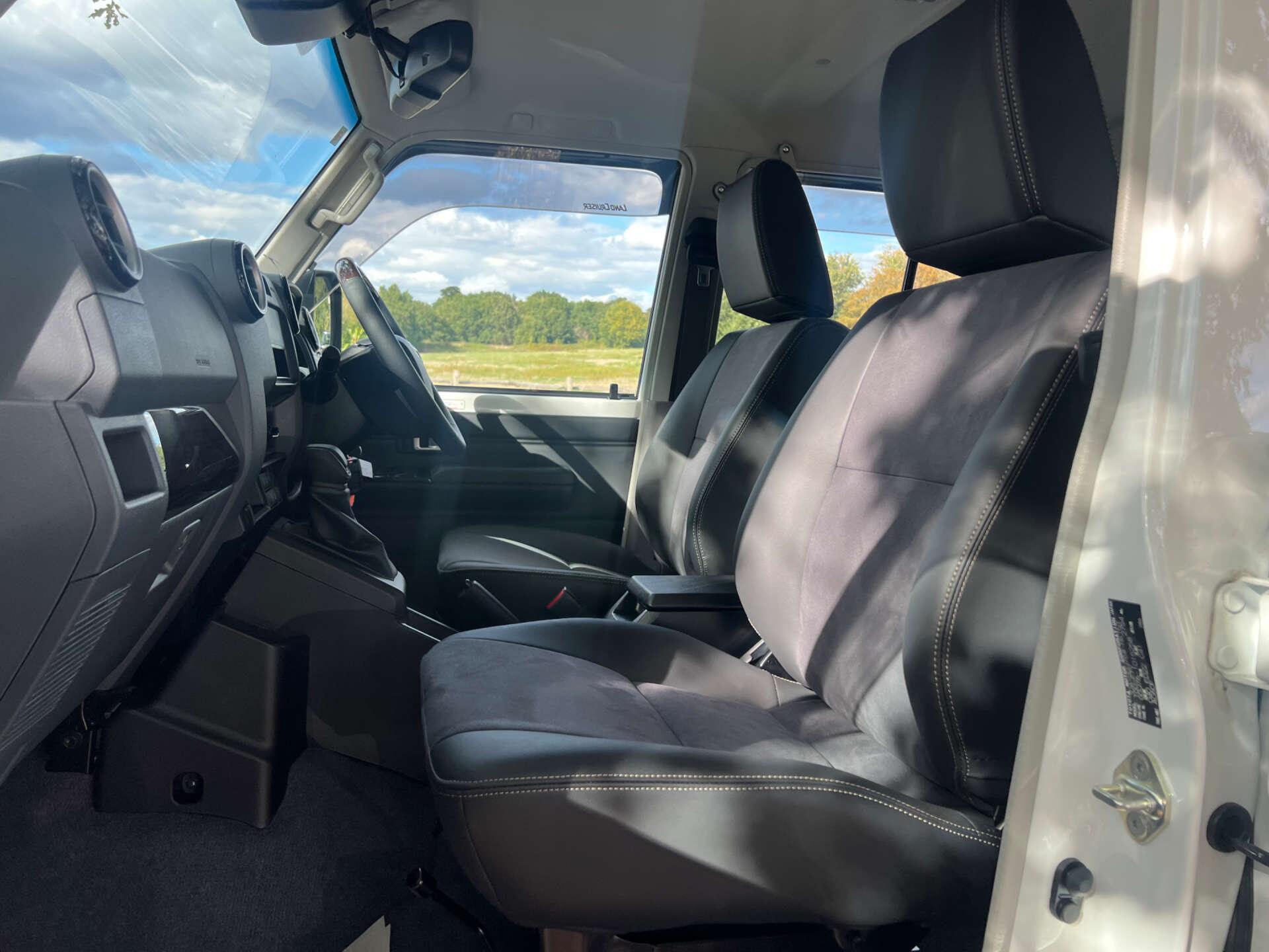 Toyota Land Cruiser view 50