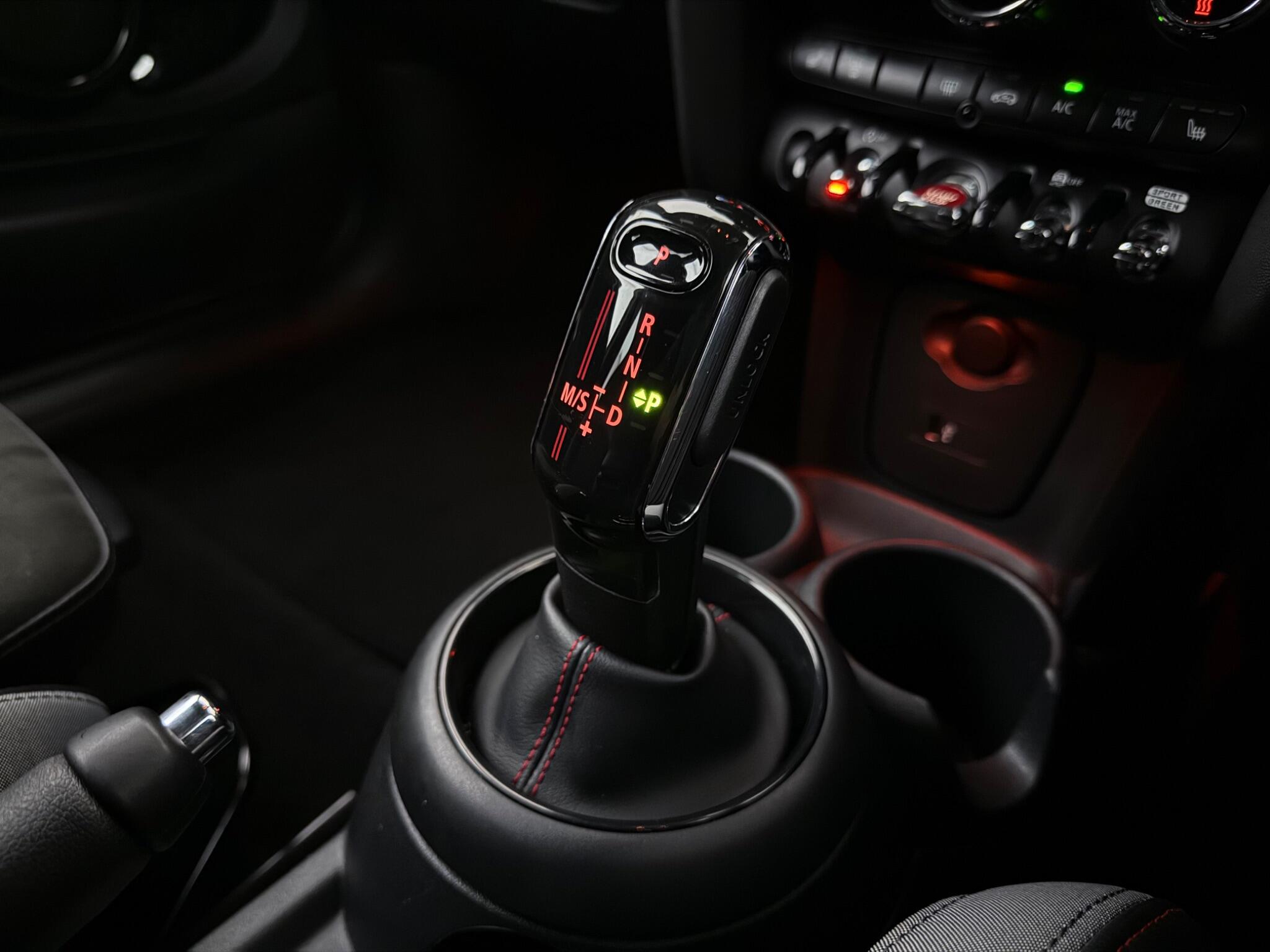 Mini Hatch view 31