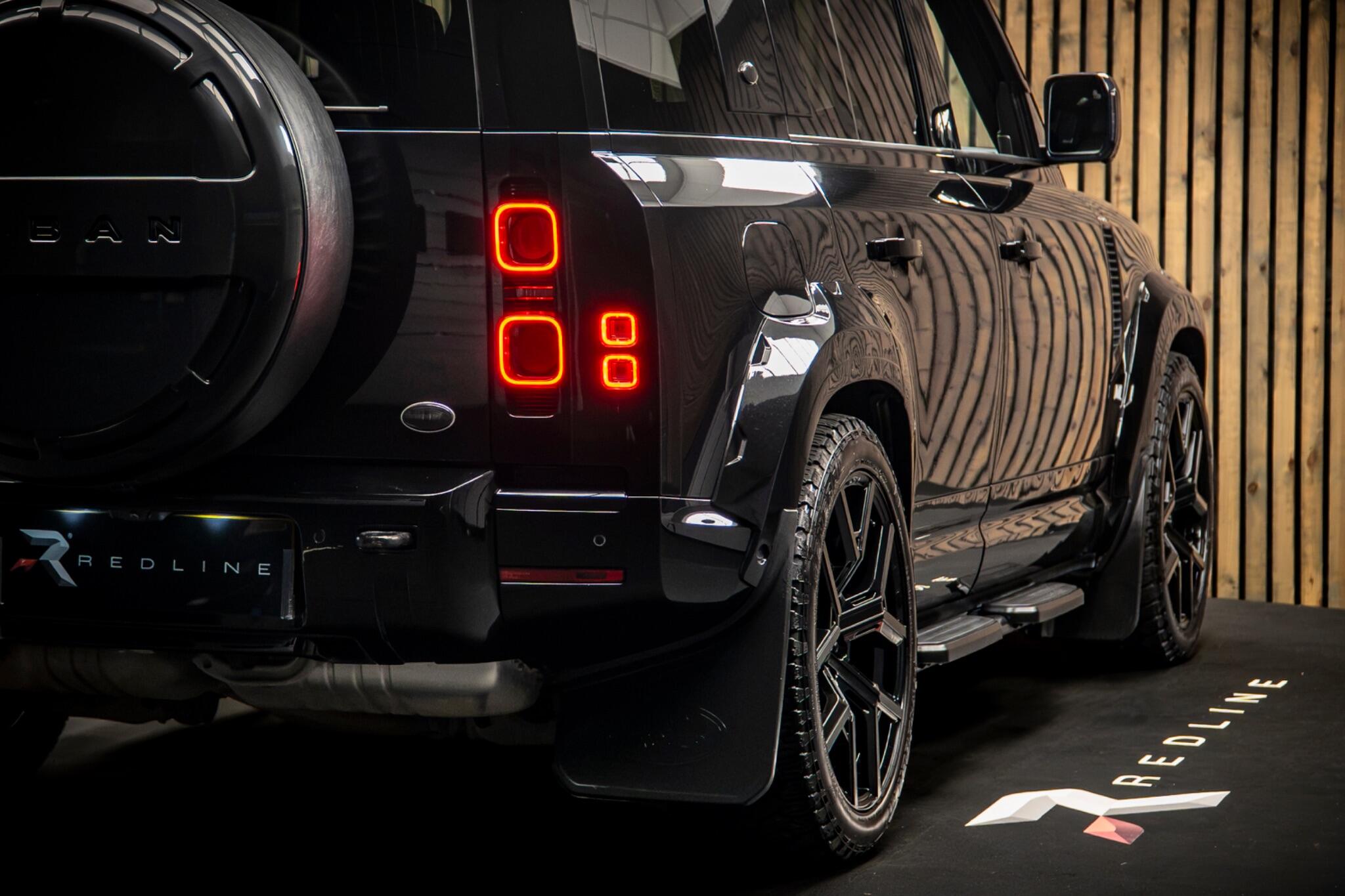 Land Rover Defender 110 view 21