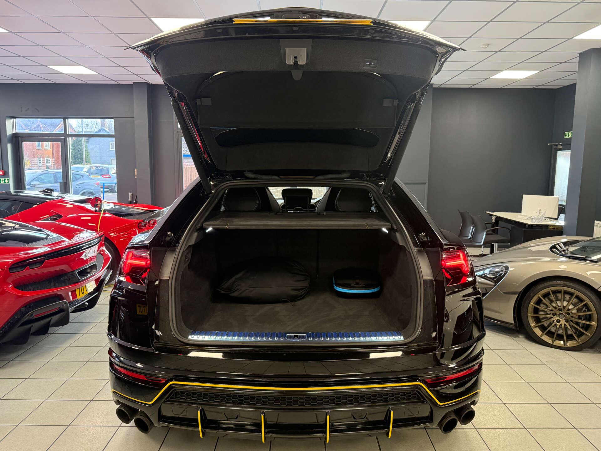 Lamborghini Urus view 37