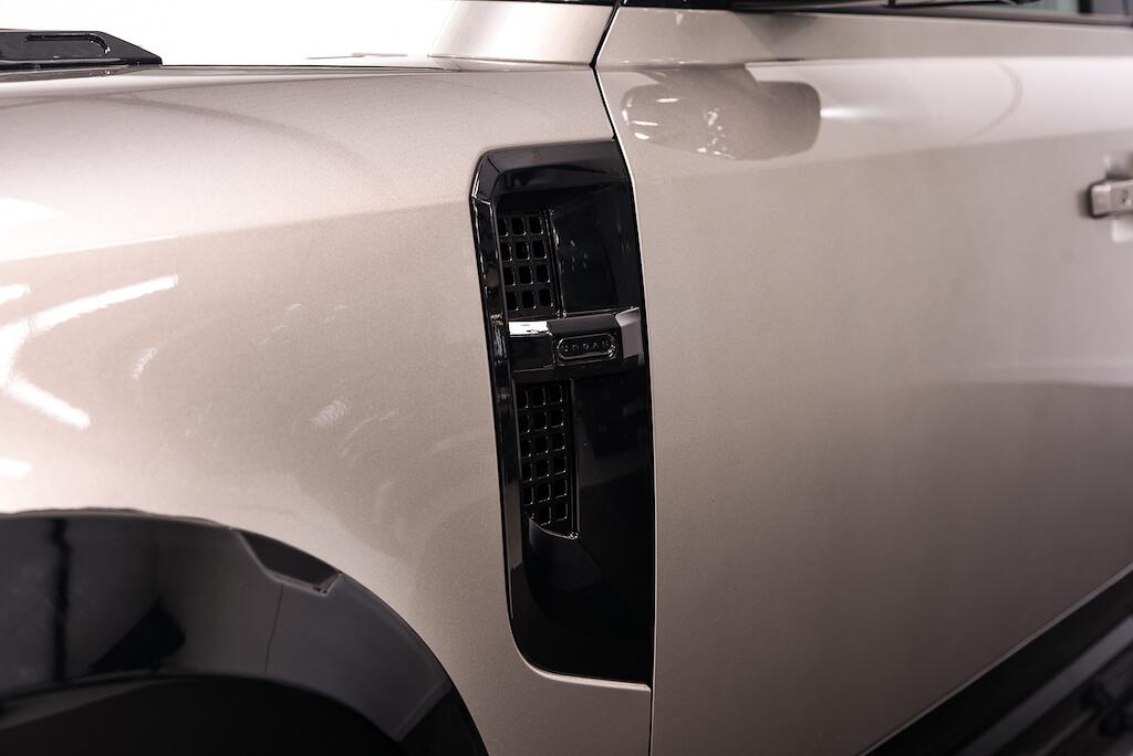 Land Rover Defender view 11