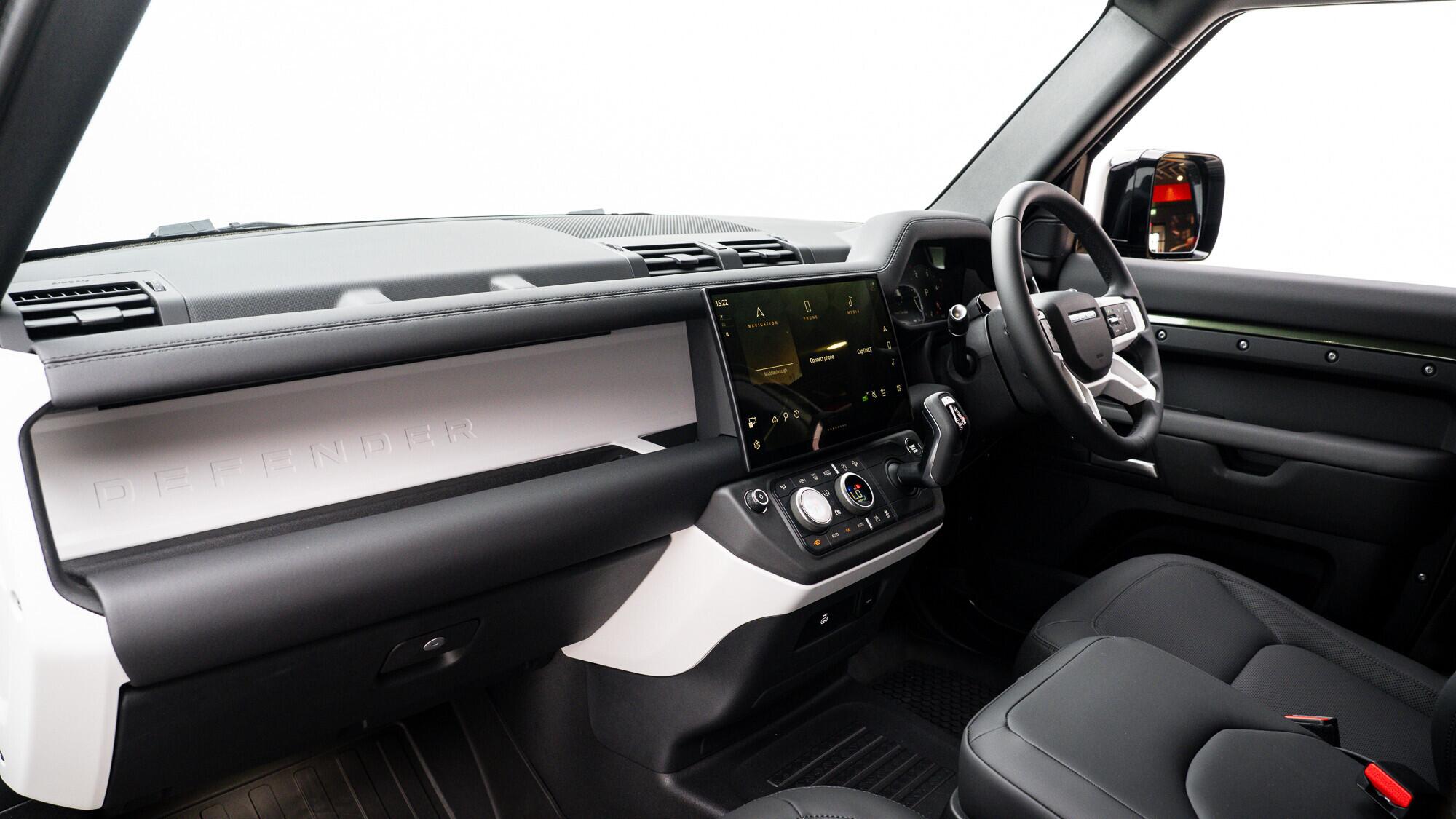 Land Rover Defender view 25