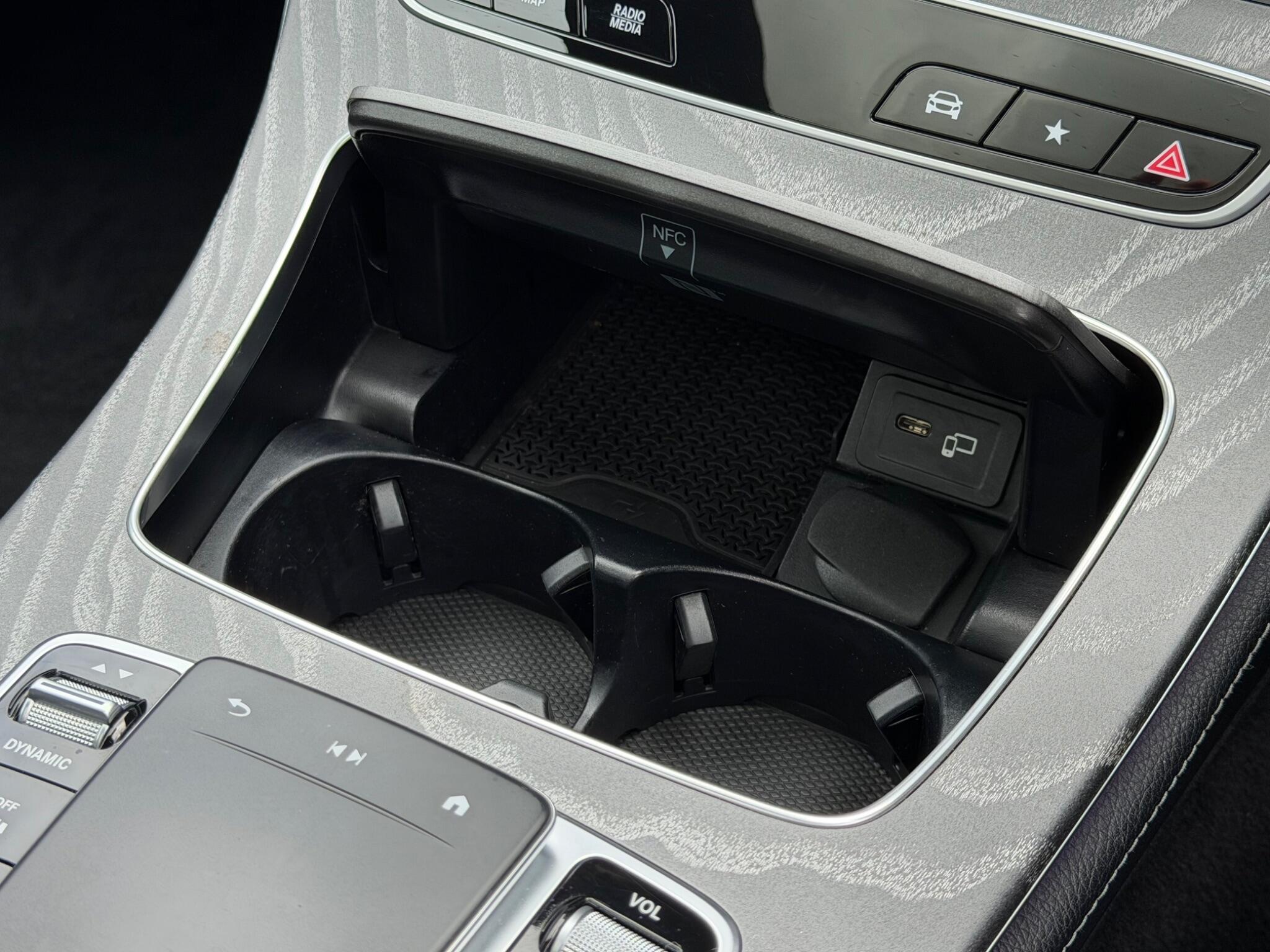 Mercedes-Benz E-Class view 41