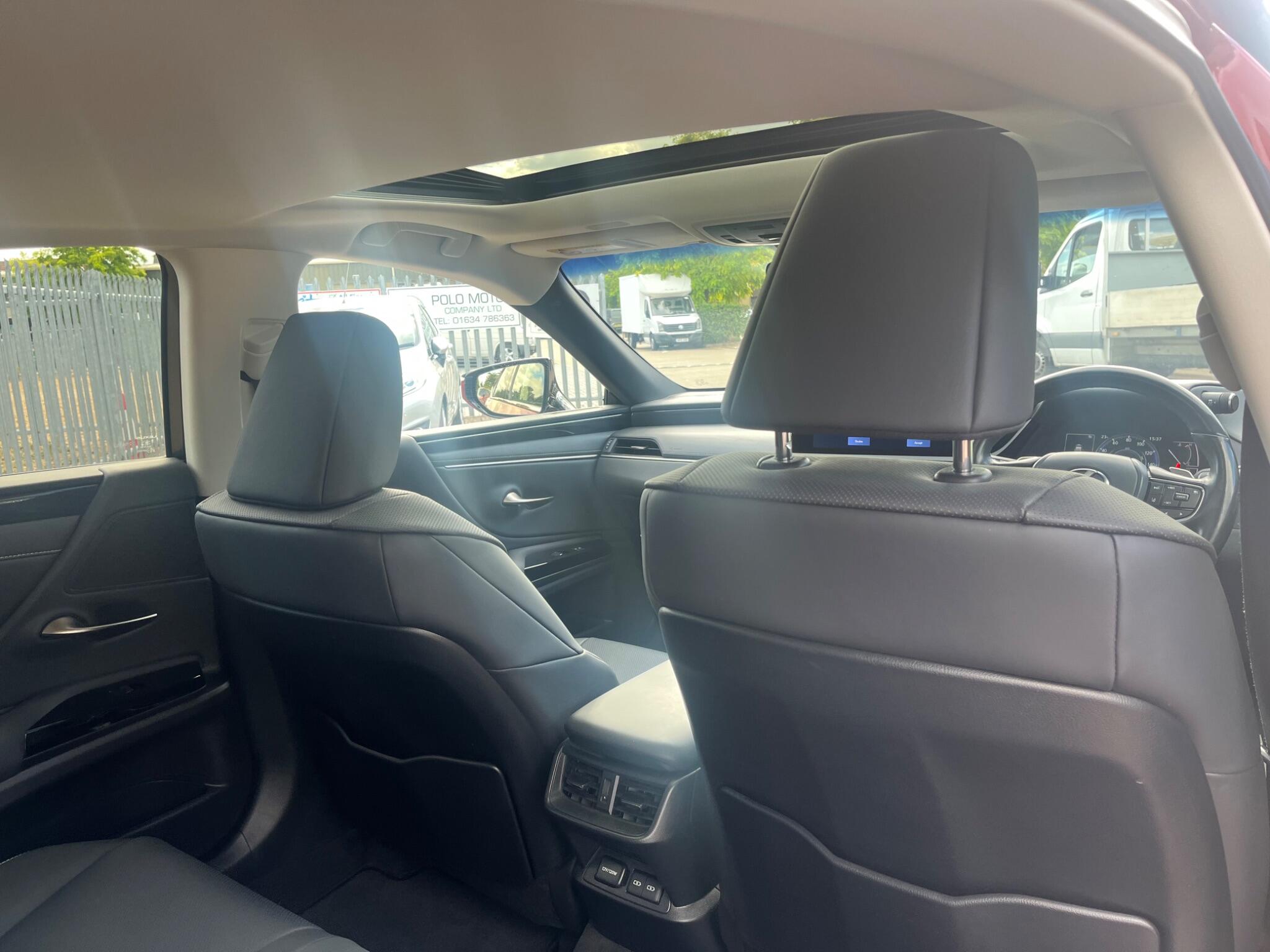 Lexus ES view 28