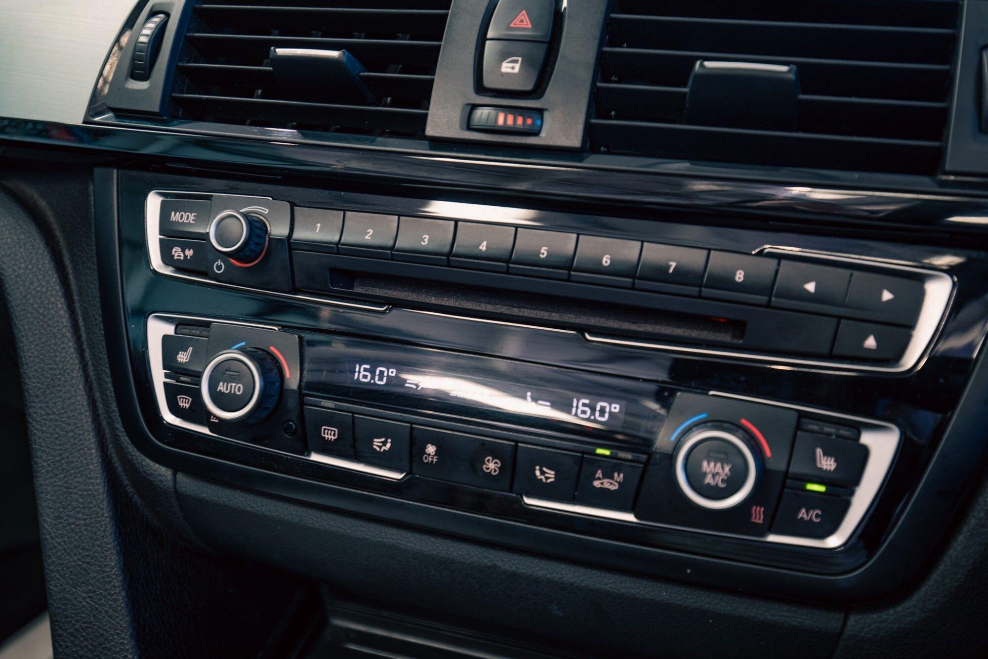 BMW 4 Series view 14