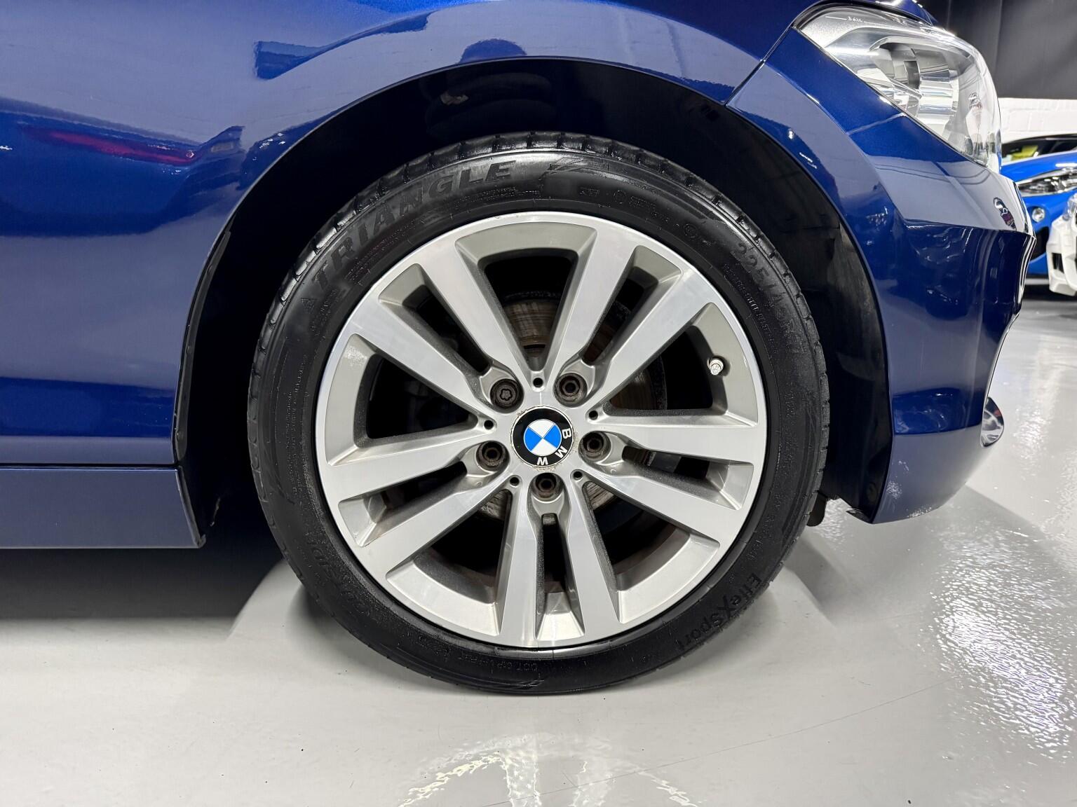 BMW 1 Series view 4