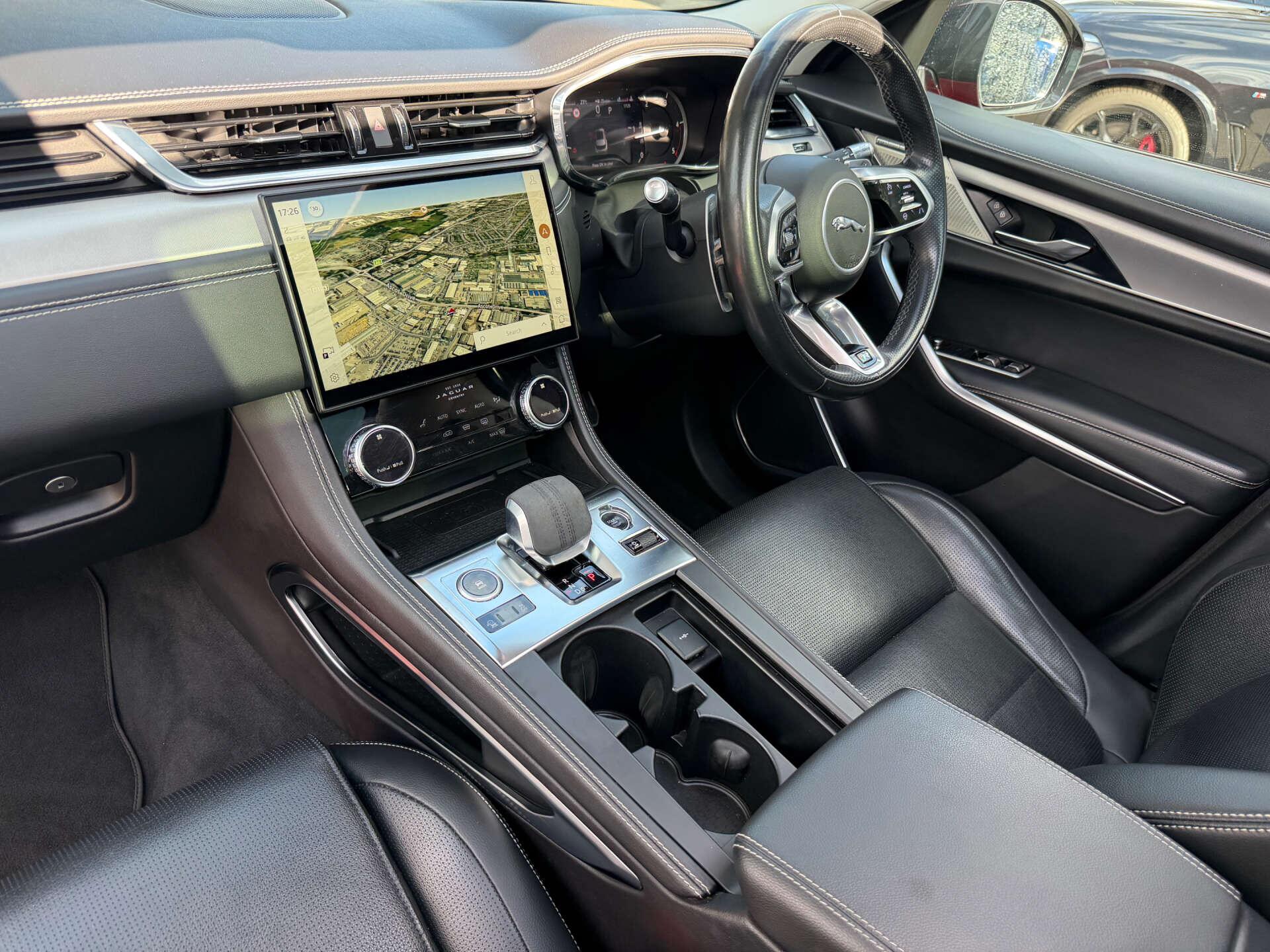 Jaguar F-Pace view 4