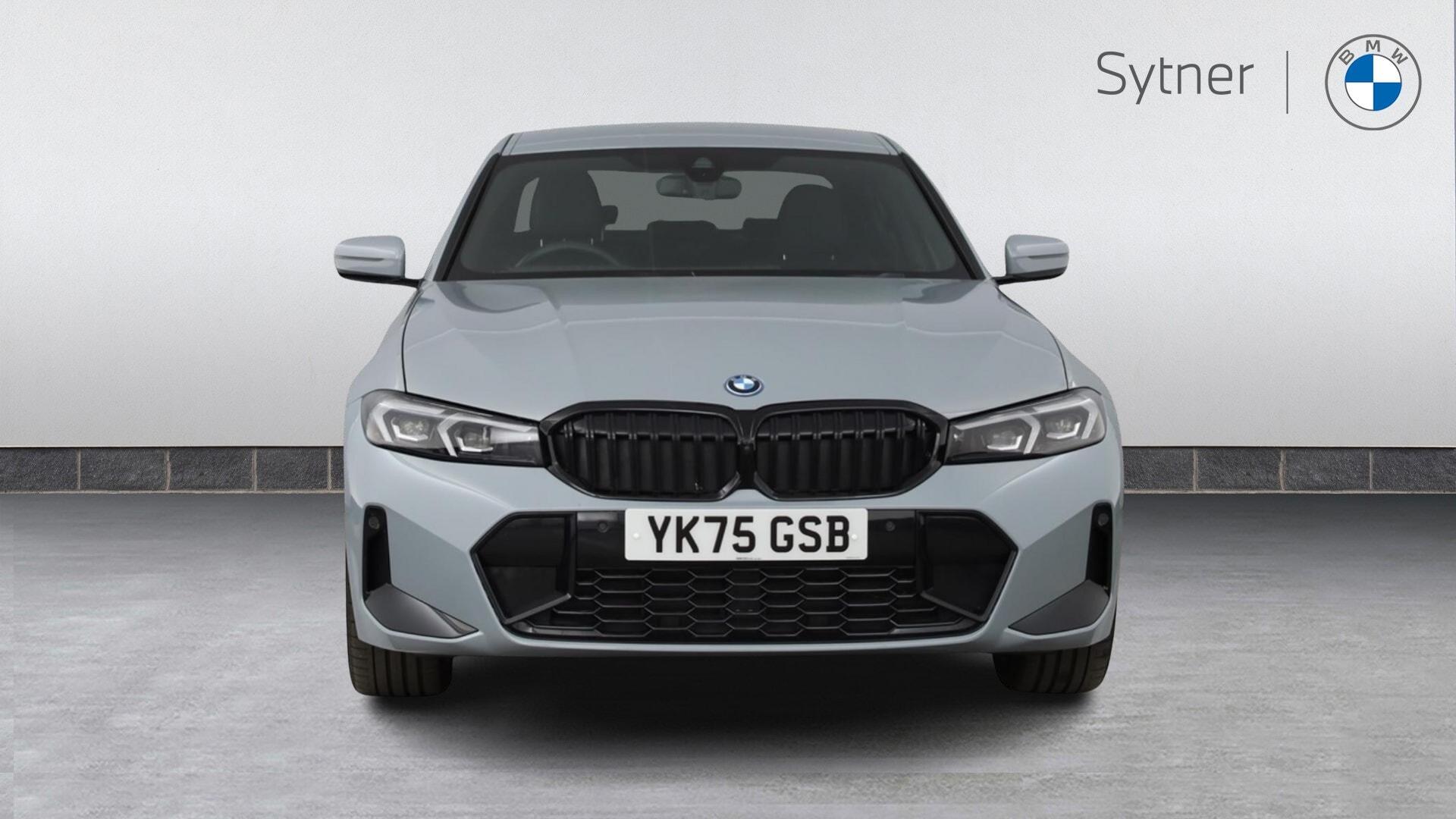 BMW 3 Series view 16