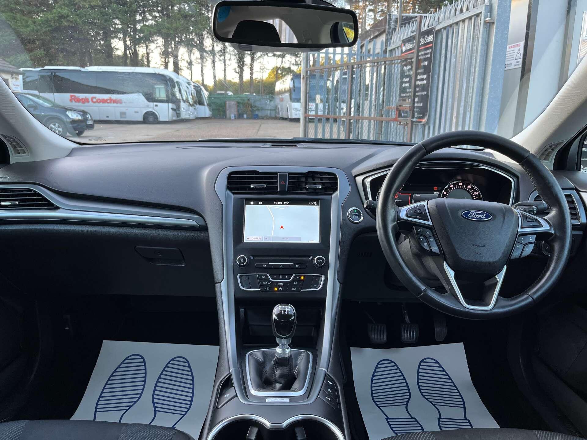Ford Mondeo view 32