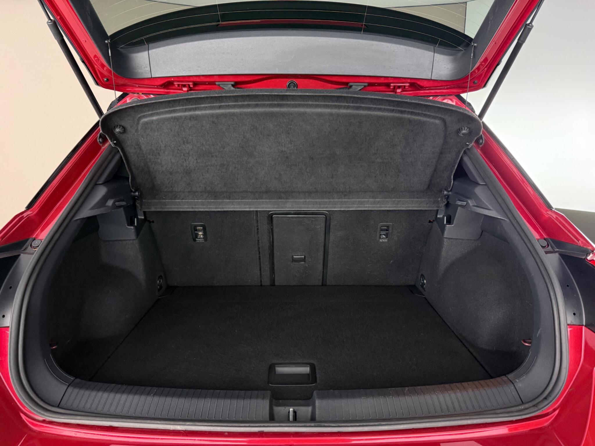 Volkswagen T-Roc view 10