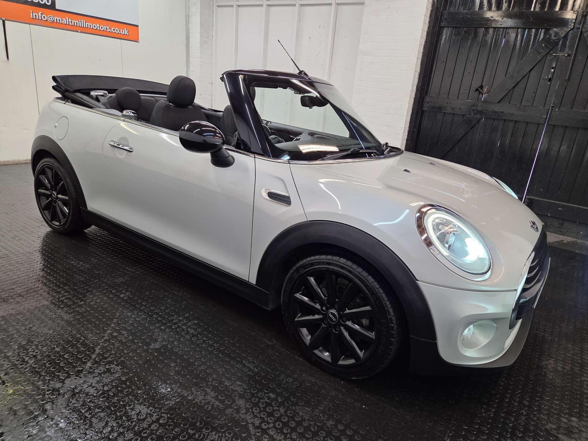 Mini Convertible view 7