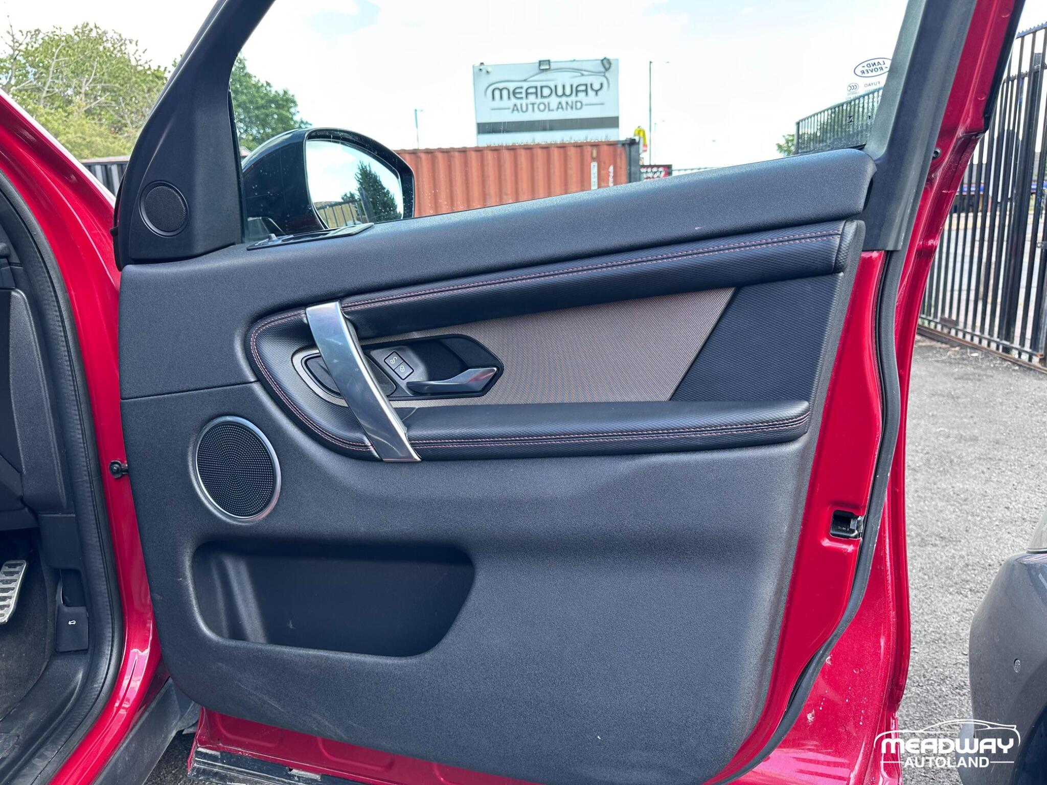Land Rover Discovery Sport view 27