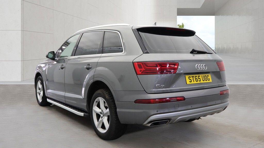 Audi Q7 view 6