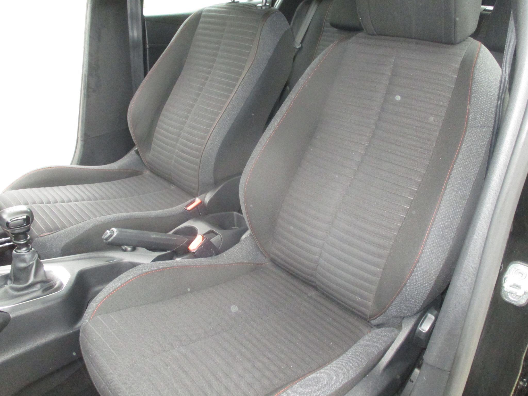 Peugeot 208 view 32