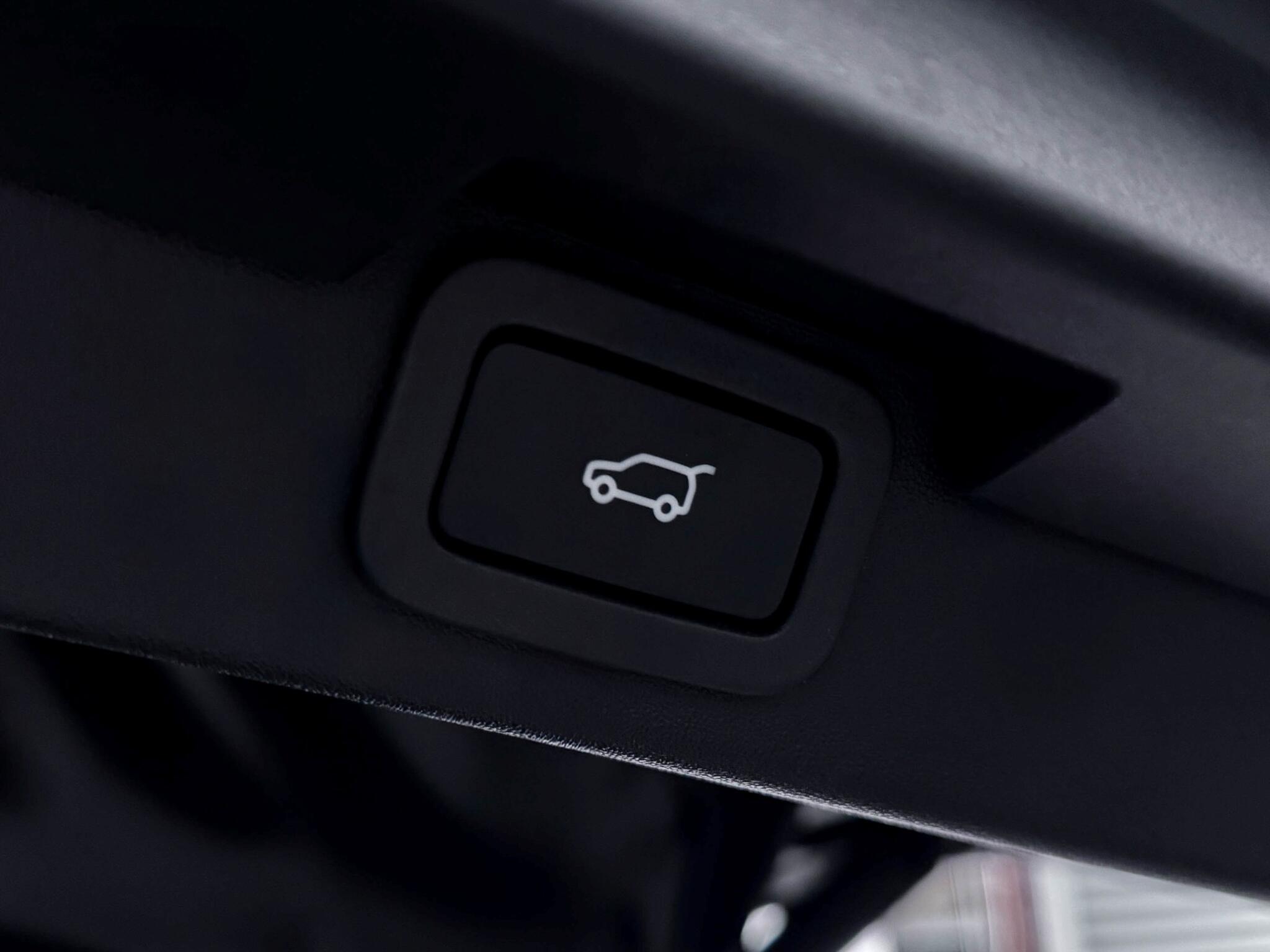 Land Rover Discovery view 11