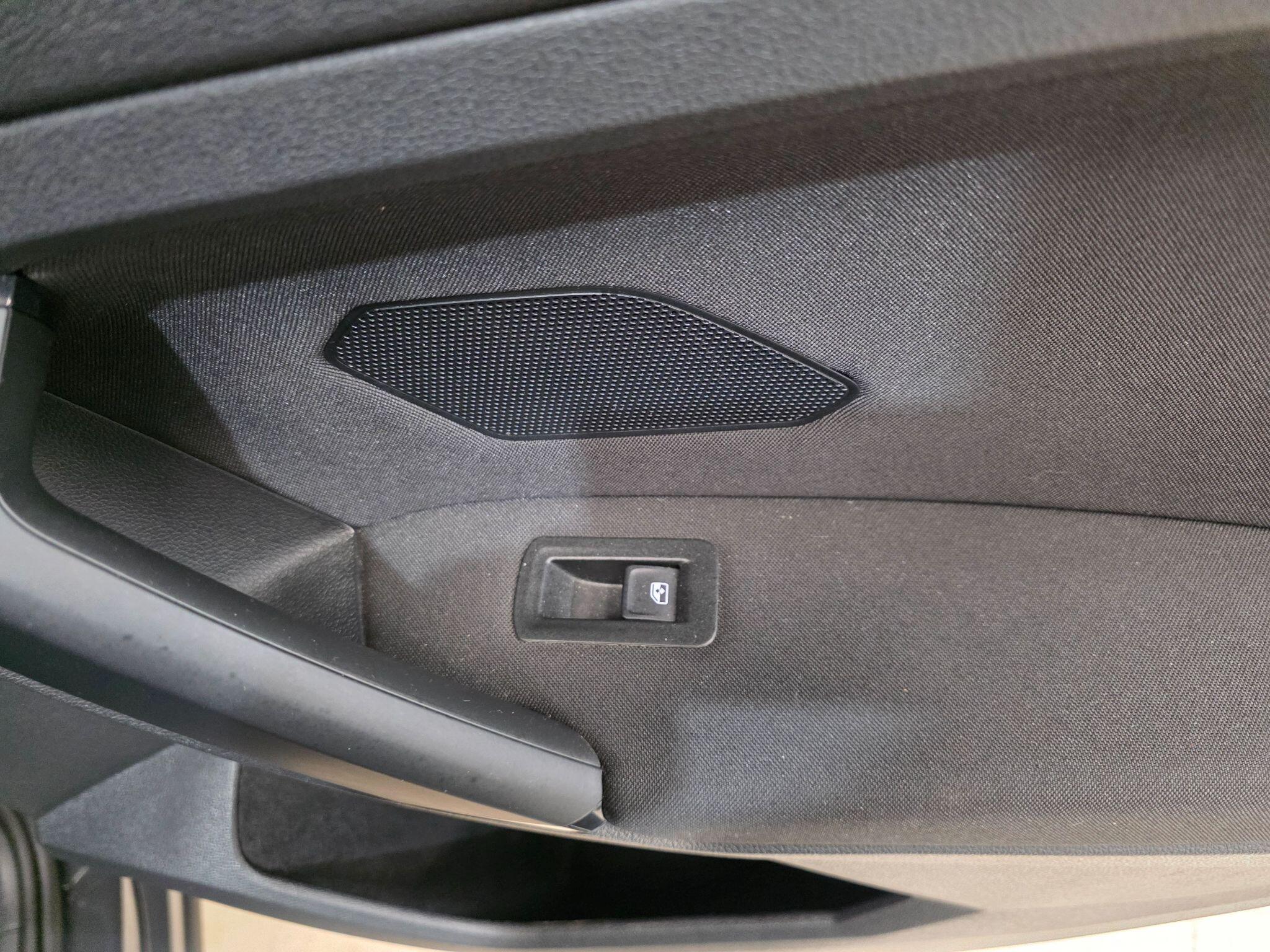 Volkswagen Tiguan view 22