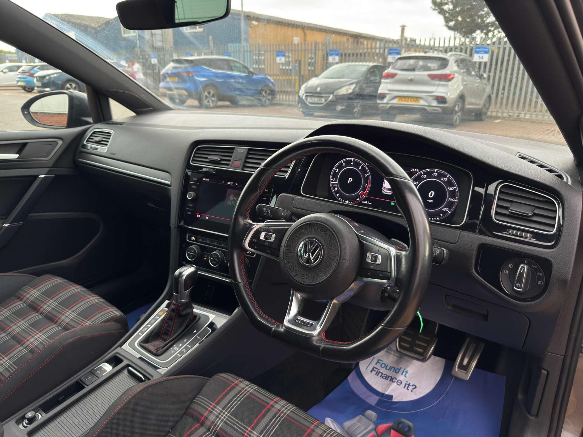 Volkswagen Golf view 20