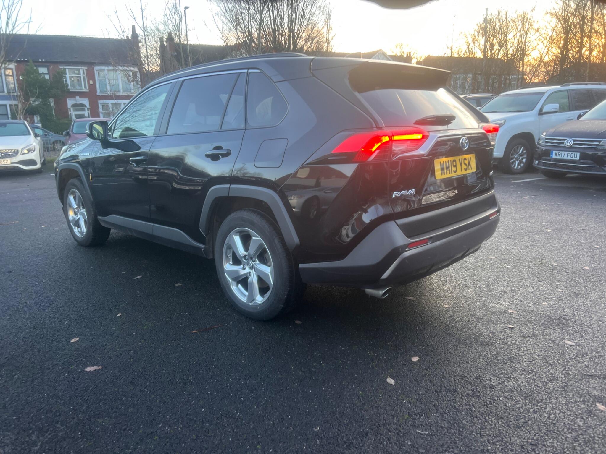 2019 Toyota RAV4 2.5 VVT-h Design CVT Euro 6 (s/s) 5dr • 116,015 miles image 7