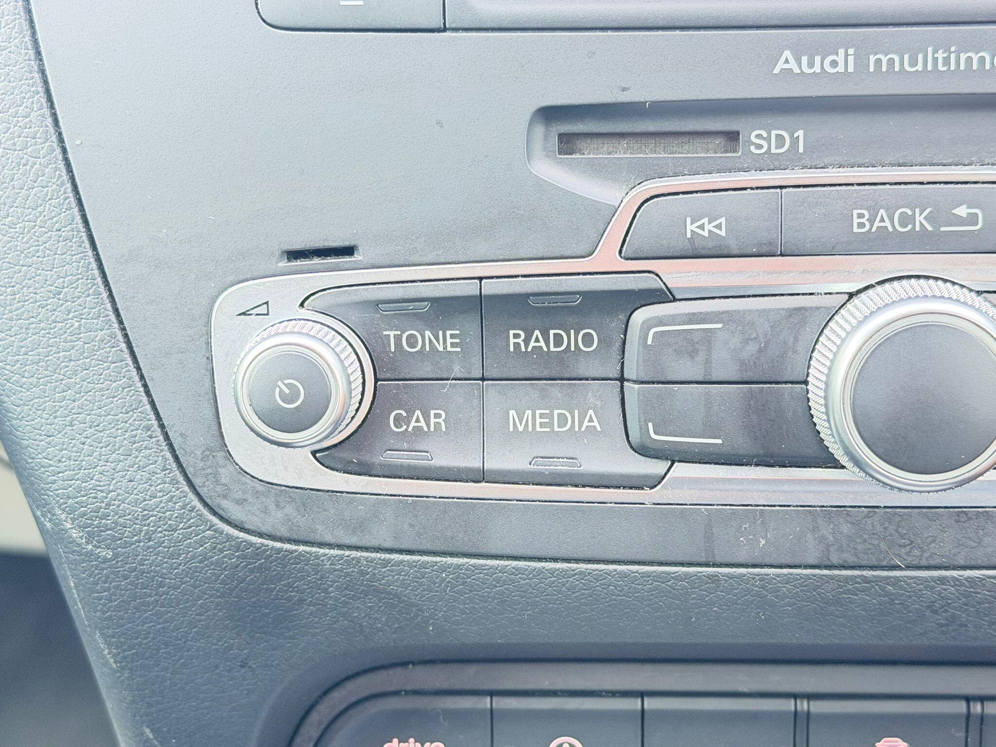 Audi Q3 view 27