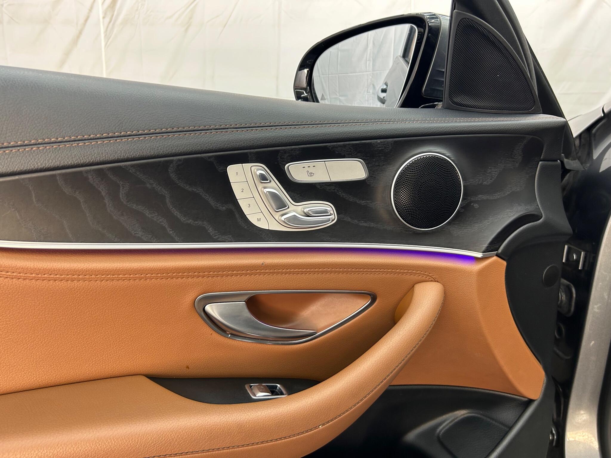 Mercedes-Benz E Class view 31