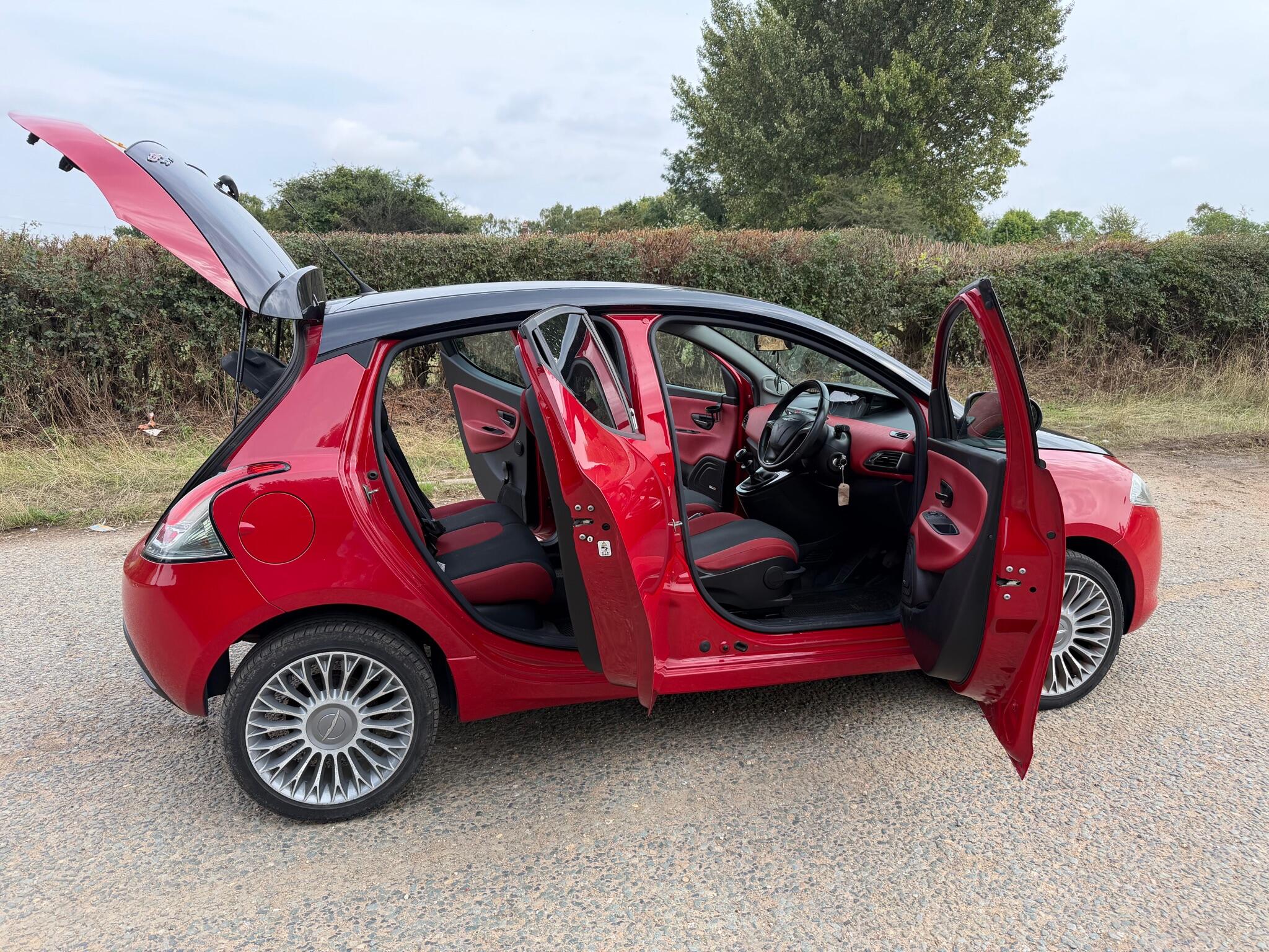 Chrysler Ypsilon view 19