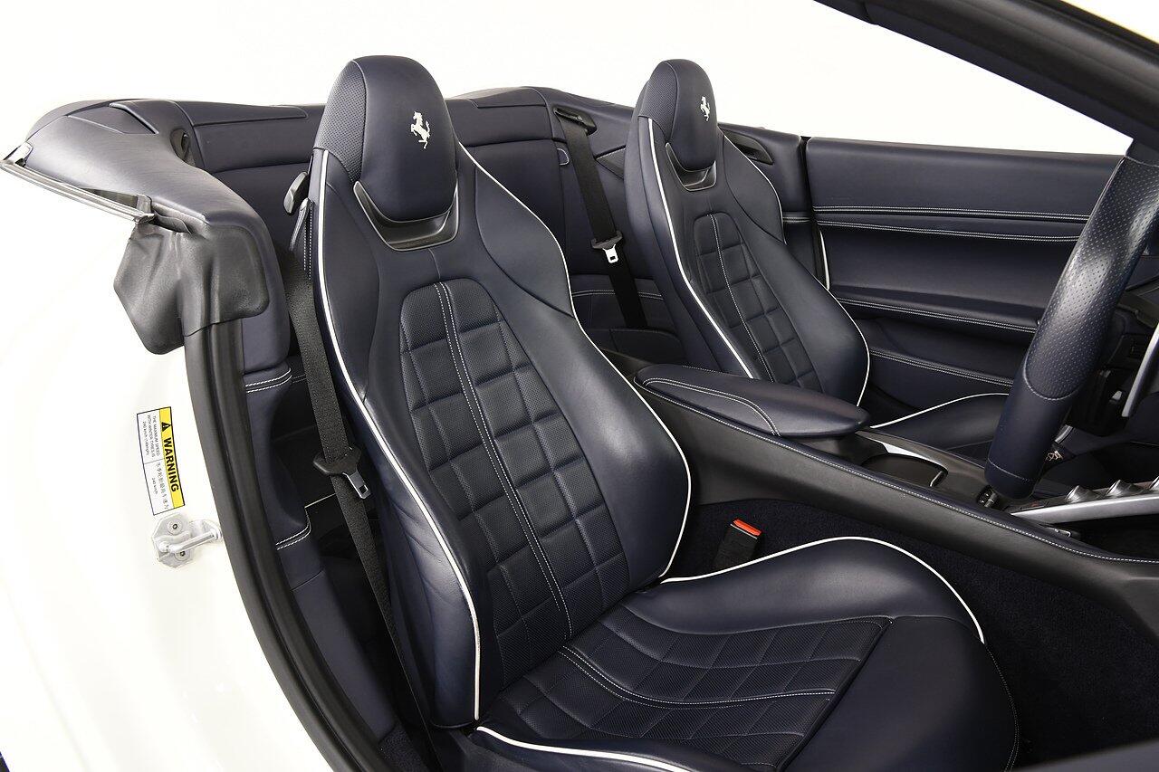 Ferrari Portofino view 8