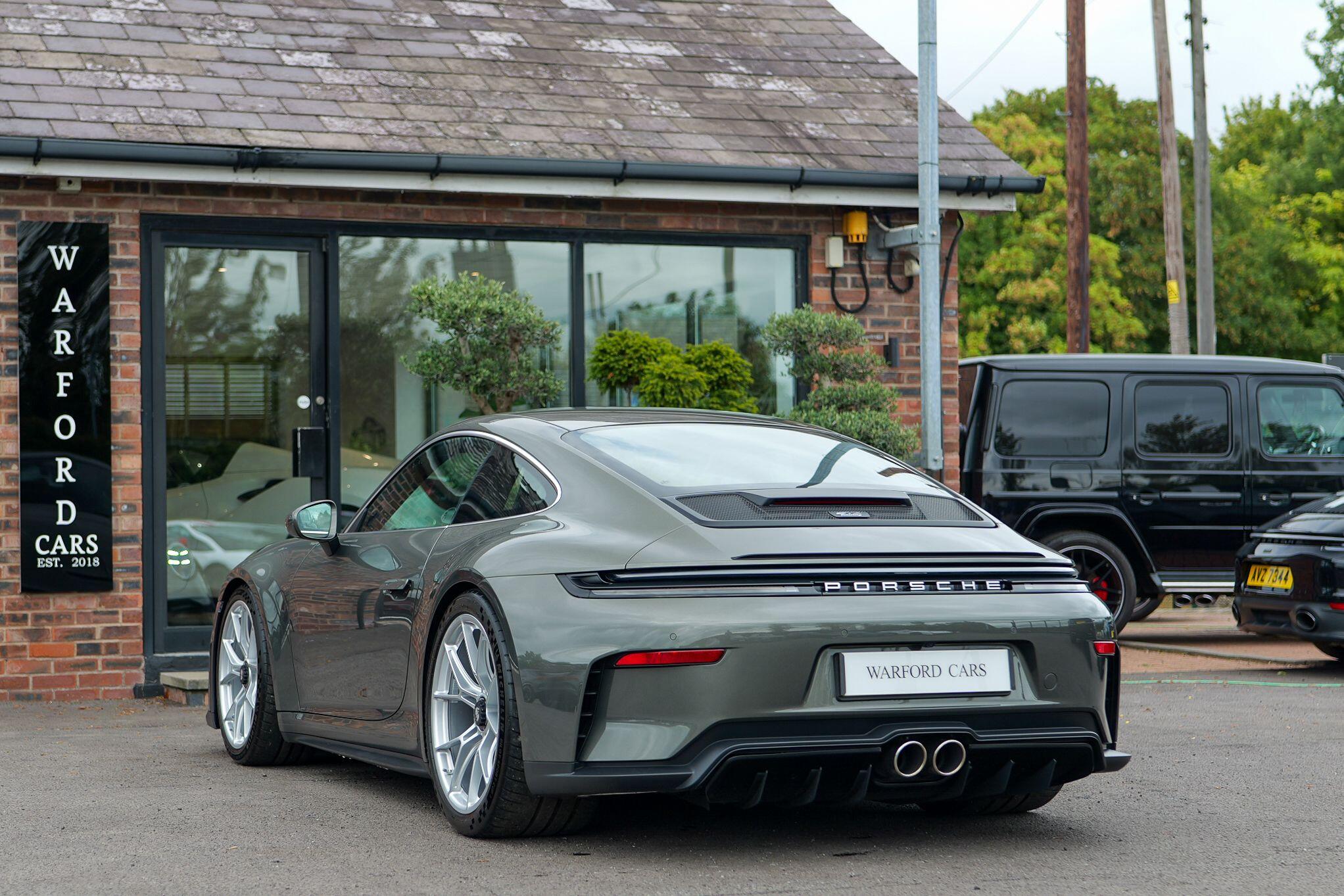 Porsche 911 view 6