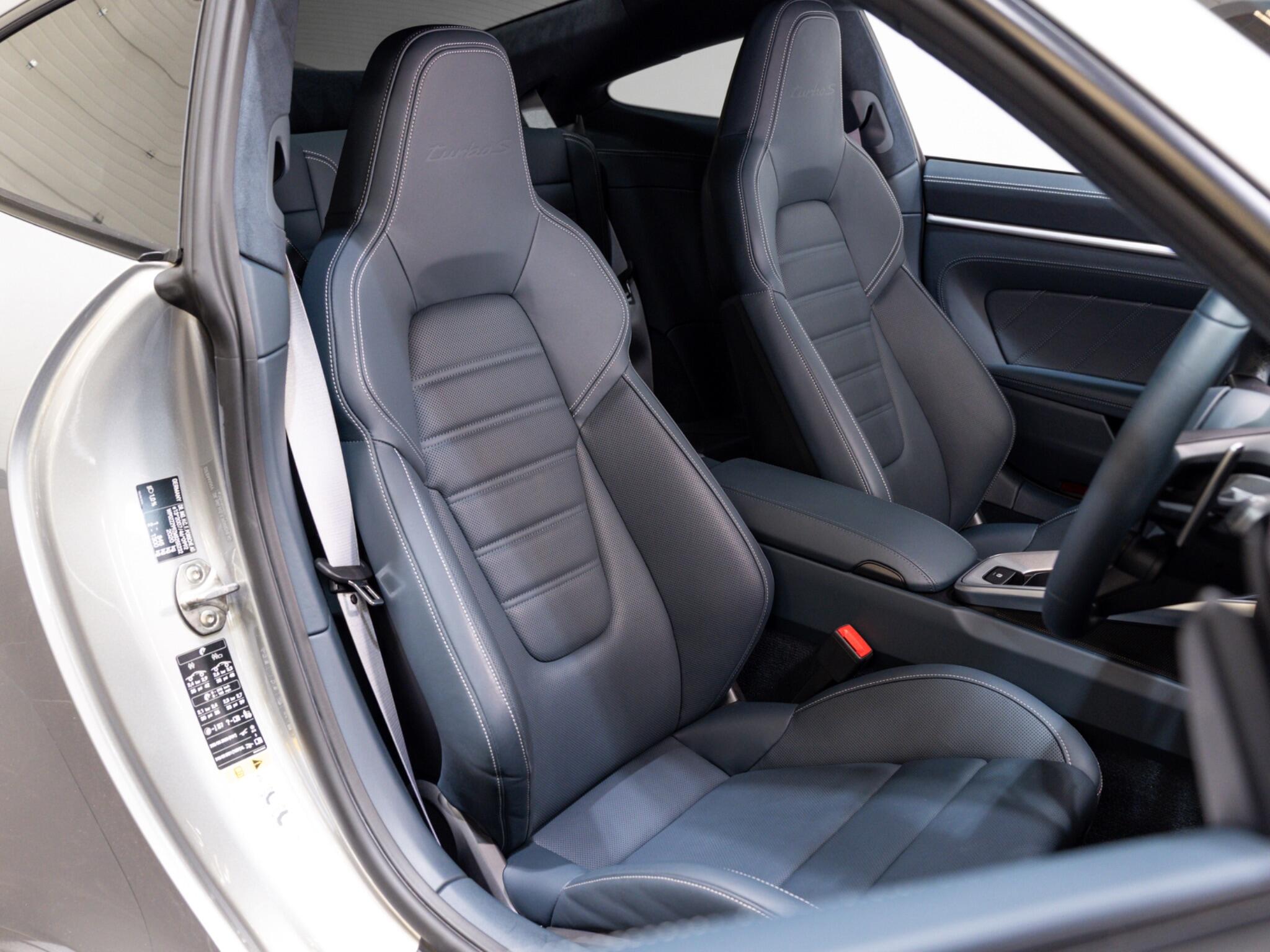 Porsche 911 view 2