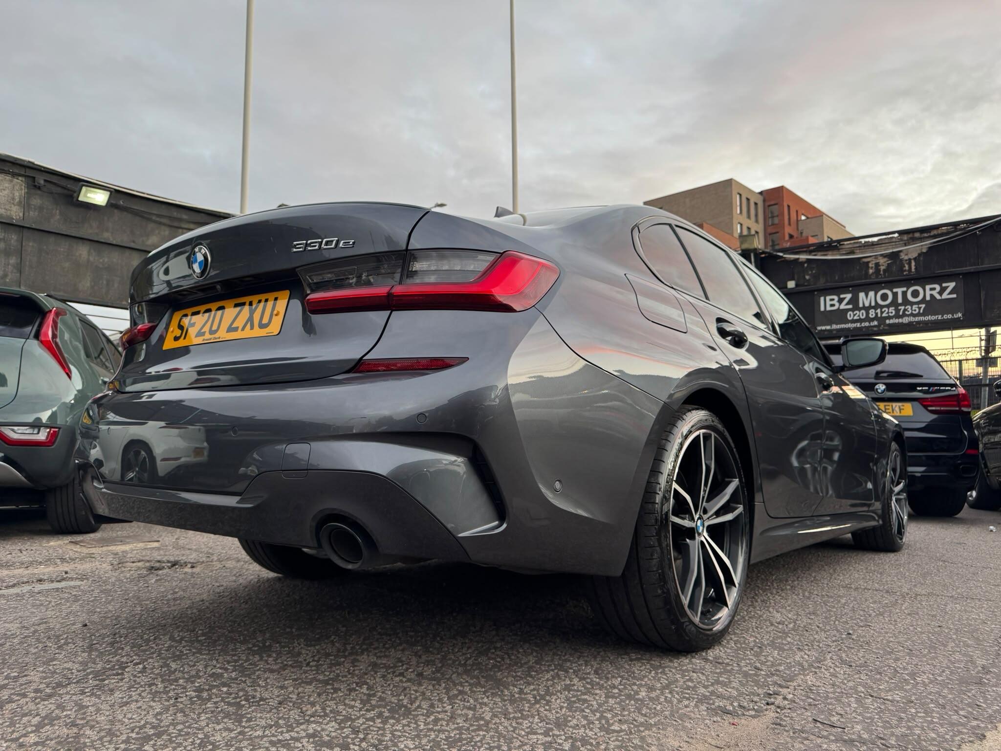 BMW 3 Series view 13