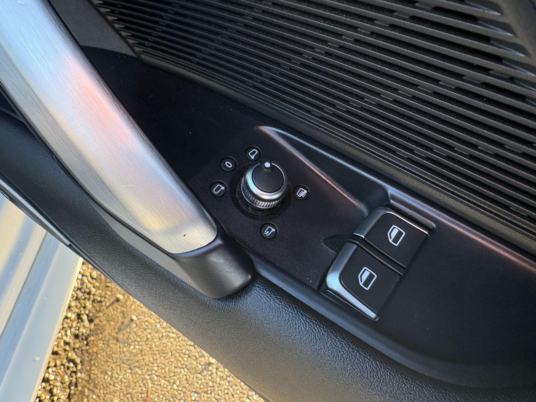 Audi TT view 24